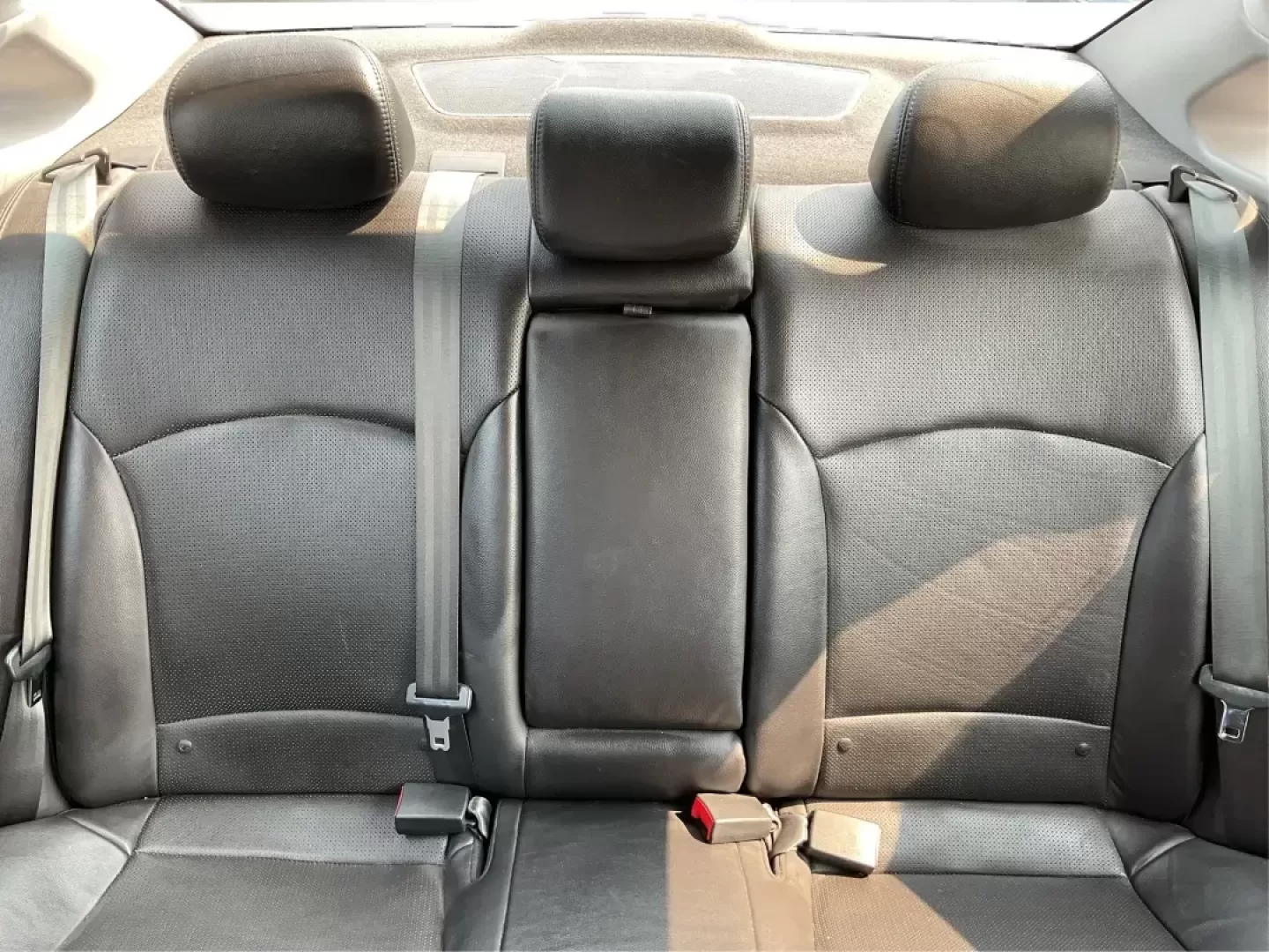 2014 Hyundai Sonata Limited (5NPEC4AC8EH) with an 2.4L I-4 gasoline direct injection engine, located at 1951 S Dayton Lakeview Rd., New Carlisle, OH, 45344, (937) 908-9800, 39.890999, -84.050255 - Photo#13
