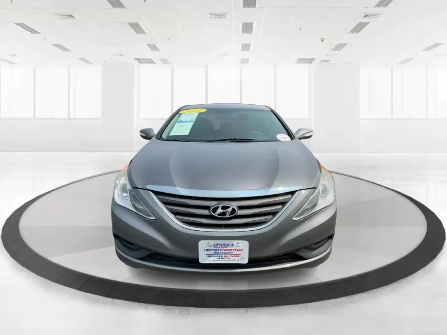2014 Hyundai Sonata GLS (5NPEB4AC8EH) with an 2.4L I-4 gasoline direct injection engine, located at 401 Woodman Dr, Riverside, OH, 45431, (937) 908-9800, 39.760899, -84.123421 - Photo#6
