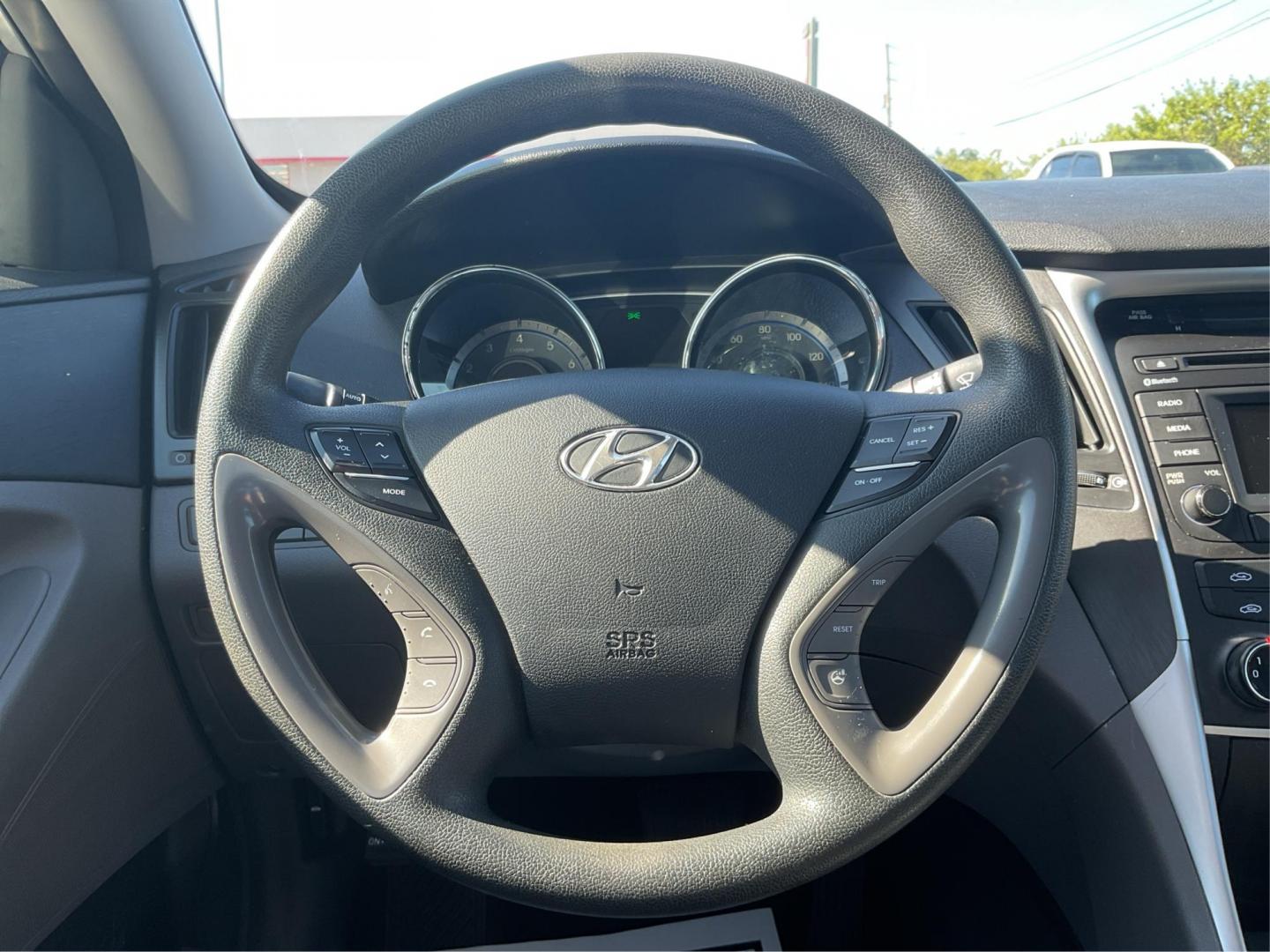 2014 Hyundai Sonata GLS (5NPEB4AC4EH) with an 2.4L I-4 gasoline direct injection engine, located at 4508 South Dixie Dr, Moraine, OH, 45439, (937) 908-9800, 39.689976, -84.218452 - Photo#15