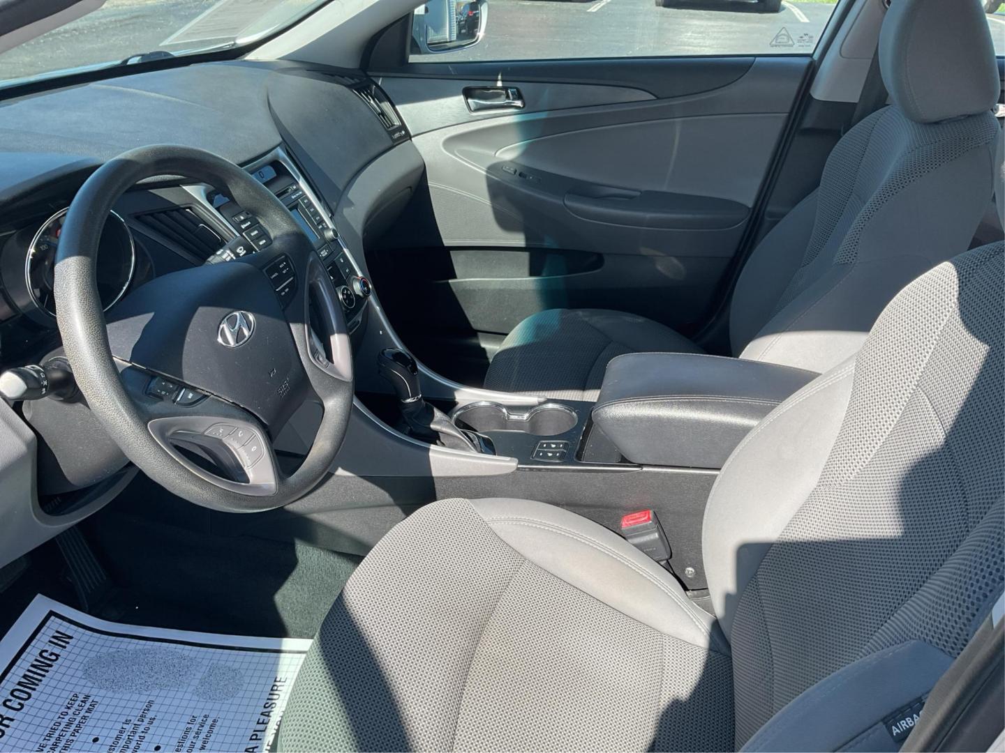 2014 Hyundai Sonata GLS (5NPEB4AC4EH) with an 2.4L I-4 gasoline direct injection engine, located at 4508 South Dixie Dr, Moraine, OH, 45439, (937) 908-9800, 39.689976, -84.218452 - Photo#8