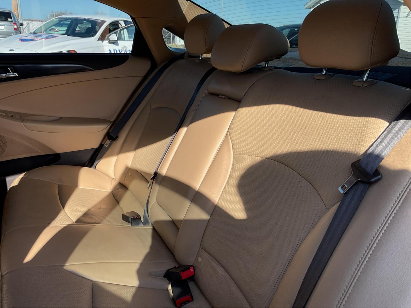 2014 Hyundai Sonata Limited 2.0T (5NPEC4AB6EH) with an 2L I-4 gasoline direct injection engine, located at 8750 N County Rd 25A, Piqua, OH, 45356, (937) 908-9800, 40.164391, -84.232513 - Photo#9