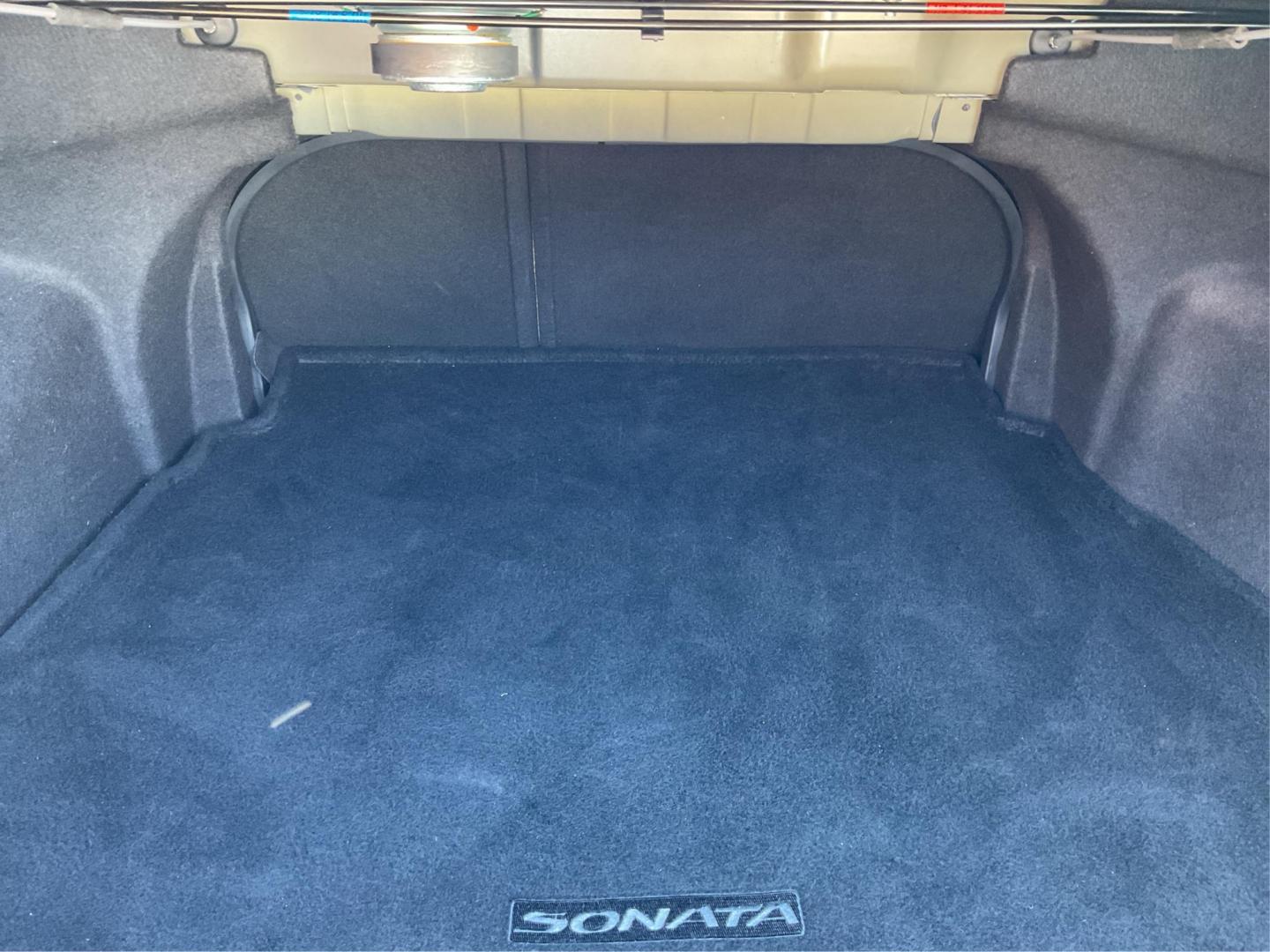 2014 Hyundai Sonata Limited 2.0T (5NPEC4AB6EH) with an 2L I-4 gasoline direct injection engine, located at 8750 N County Rd 25A, Piqua, OH, 45356, (937) 908-9800, 40.164391, -84.232513 - Photo#11