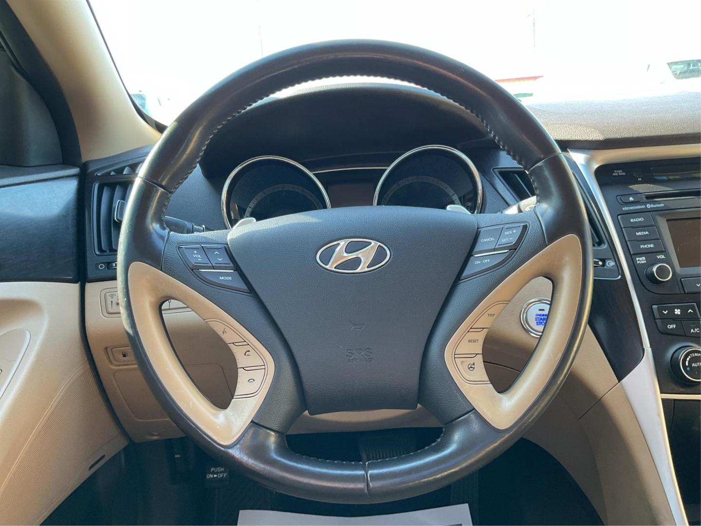 2014 Hyundai Sonata Limited 2.0T (5NPEC4AB6EH) with an 2L I-4 gasoline direct injection engine, located at 8750 N County Rd 25A, Piqua, OH, 45356, (937) 908-9800, 40.164391, -84.232513 - Photo#15
