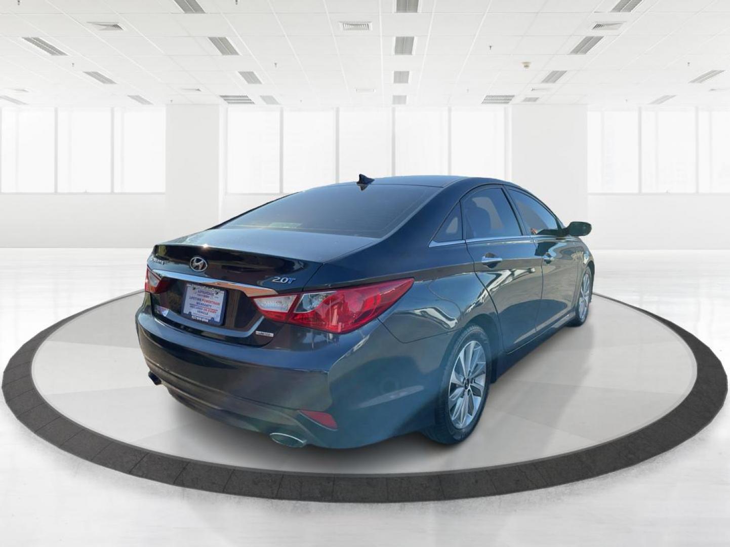 2014 Hyundai Sonata Limited 2.0T (5NPEC4AB6EH) with an 2L I-4 gasoline direct injection engine, located at 8750 N County Rd 25A, Piqua, OH, 45356, (937) 908-9800, 40.164391, -84.232513 - Photo#2