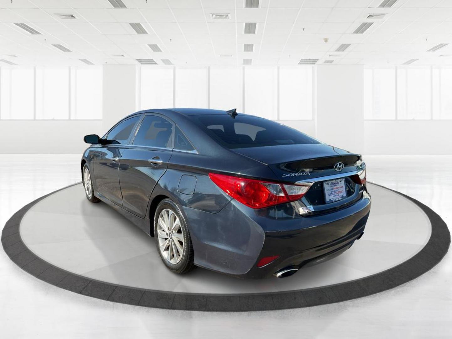 2014 Hyundai Sonata Limited 2.0T (5NPEC4AB6EH) with an 2L I-4 gasoline direct injection engine, located at 8750 N County Rd 25A, Piqua, OH, 45356, (937) 908-9800, 40.164391, -84.232513 - Photo#4