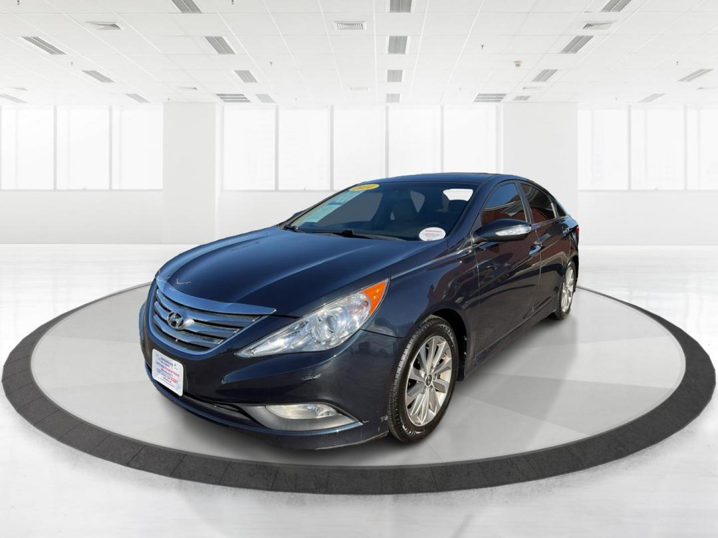 2014 Hyundai Sonata Limited 2.0T (5NPEC4AB6EH) with an 2L I-4 gasoline direct injection engine, located at 8750 N County Rd 25A, Piqua, OH, 45356, (937) 908-9800, 40.164391, -84.232513 - Photo#7