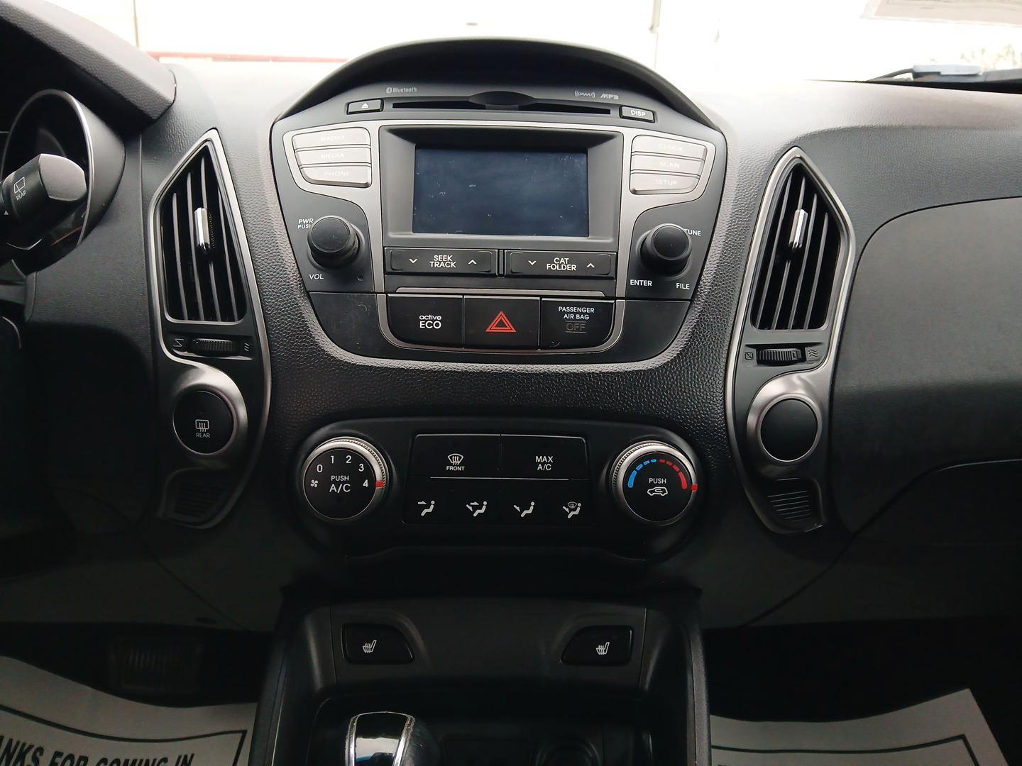 2014 Hyundai Tucson GLS AWD (KM8JUCAGXEU) with an 2.4L L4 DOHC 16V engine, 6-Speed Automatic transmission, located at 880 E. National Road, Vandalia, OH, 45377, (937) 908-9800, 39.891918, -84.183594 - Photo#12