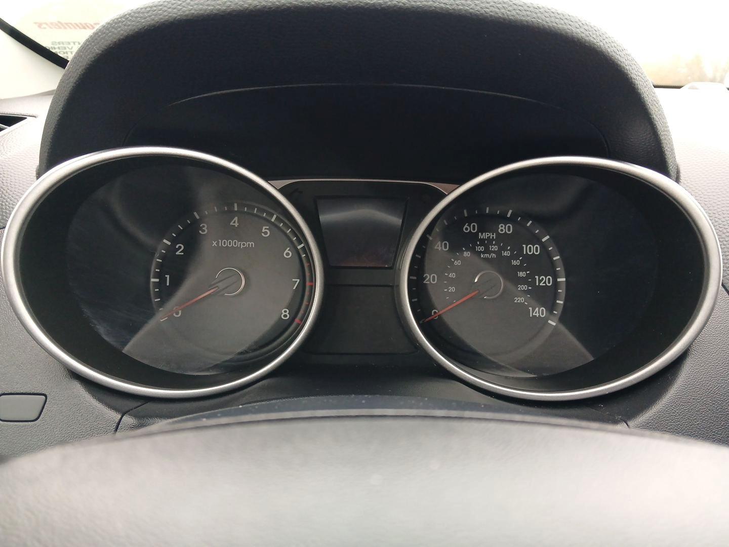 2014 Hyundai Tucson GLS AWD (KM8JUCAGXEU) with an 2.4L L4 DOHC 16V engine, 6-Speed Automatic transmission, located at 880 E. National Road, Vandalia, OH, 45377, (937) 908-9800, 39.891918, -84.183594 - Photo#14