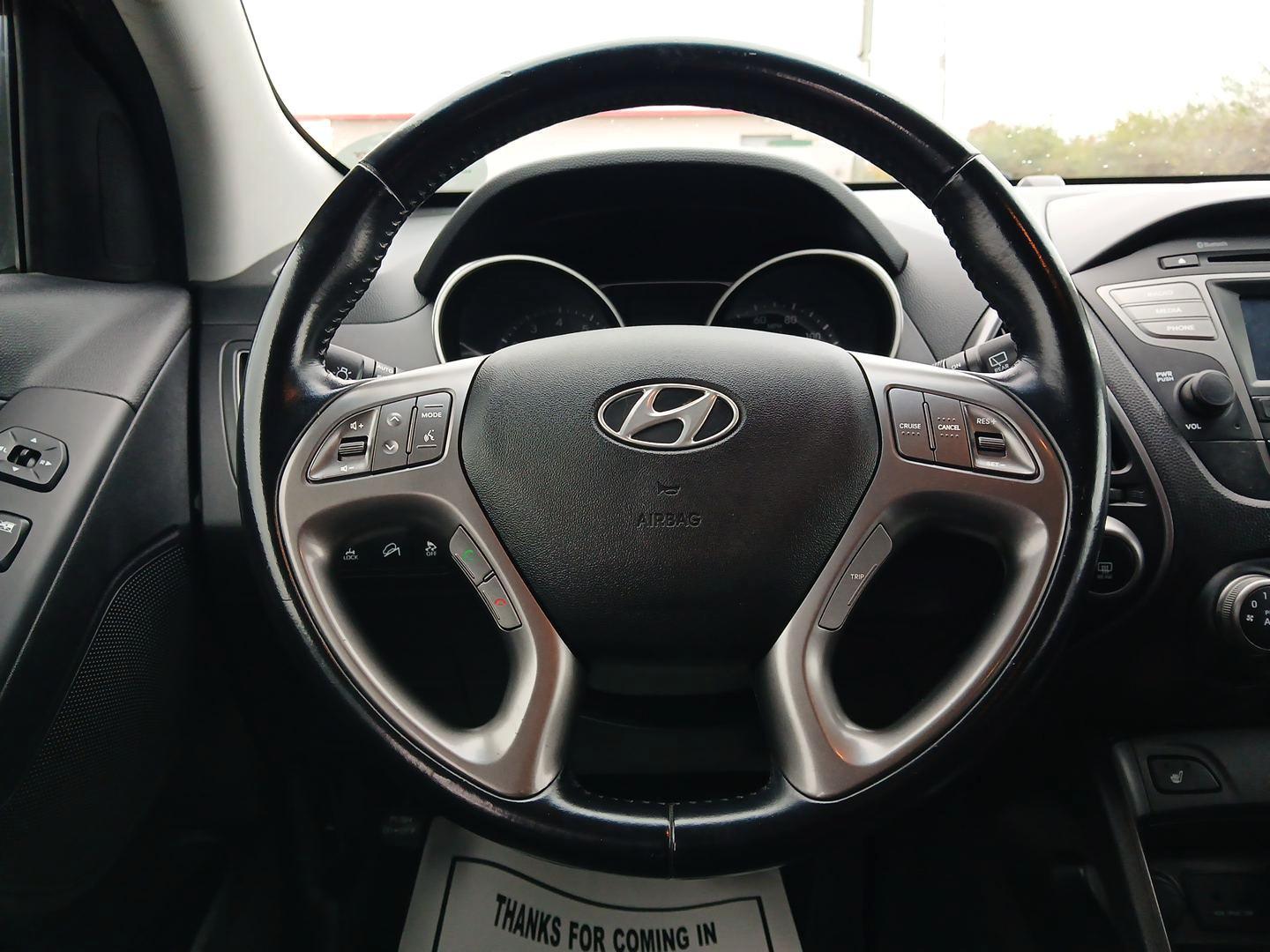2014 Hyundai Tucson GLS AWD (KM8JUCAGXEU) with an 2.4L L4 DOHC 16V engine, 6-Speed Automatic transmission, located at 880 E. National Road, Vandalia, OH, 45377, (937) 908-9800, 39.891918, -84.183594 - Photo#15