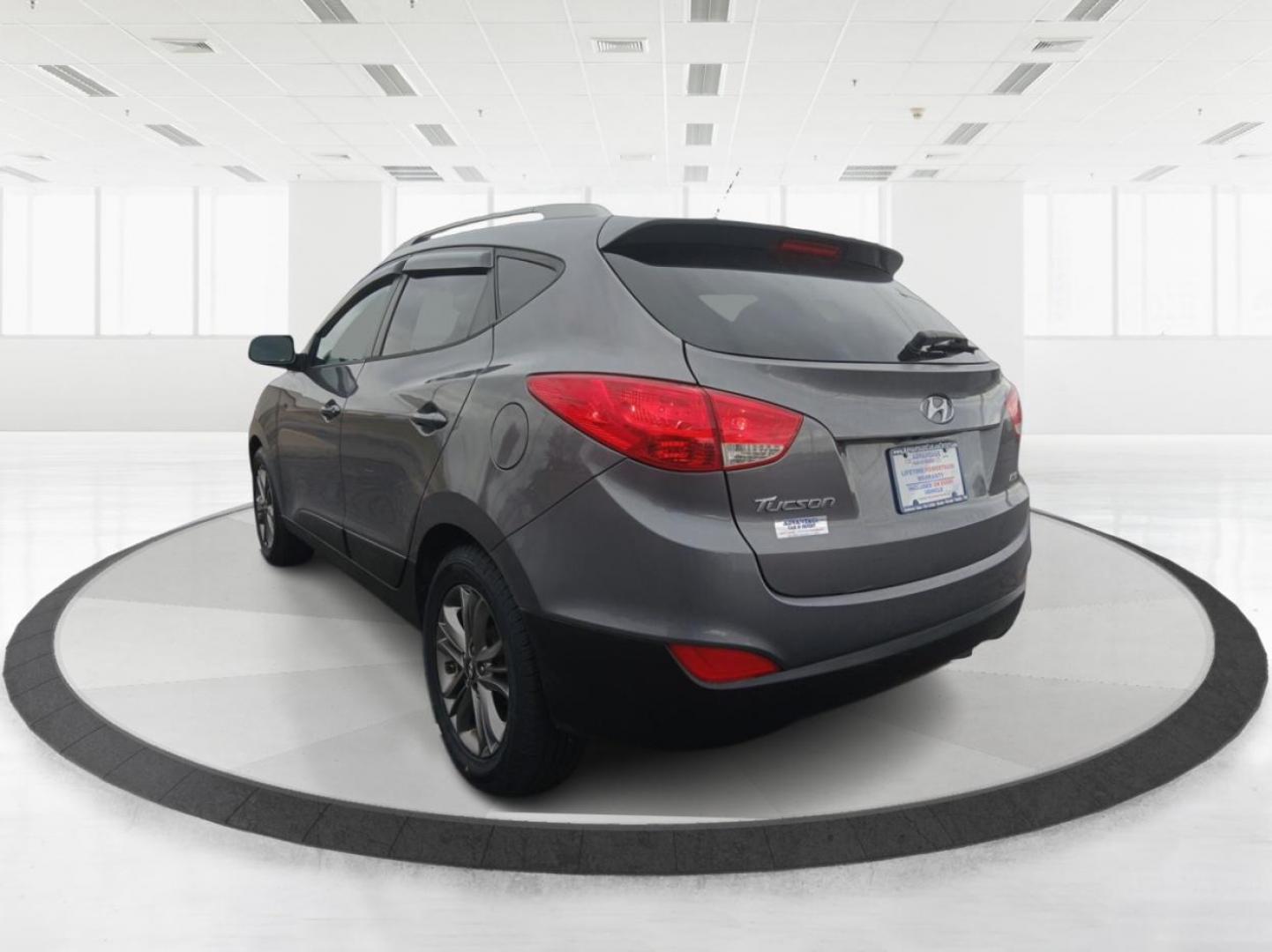 2014 Hyundai Tucson GLS AWD (KM8JUCAGXEU) with an 2.4L L4 DOHC 16V engine, 6-Speed Automatic transmission, located at 880 E. National Road, Vandalia, OH, 45377, (937) 908-9800, 39.891918, -84.183594 - Photo#4