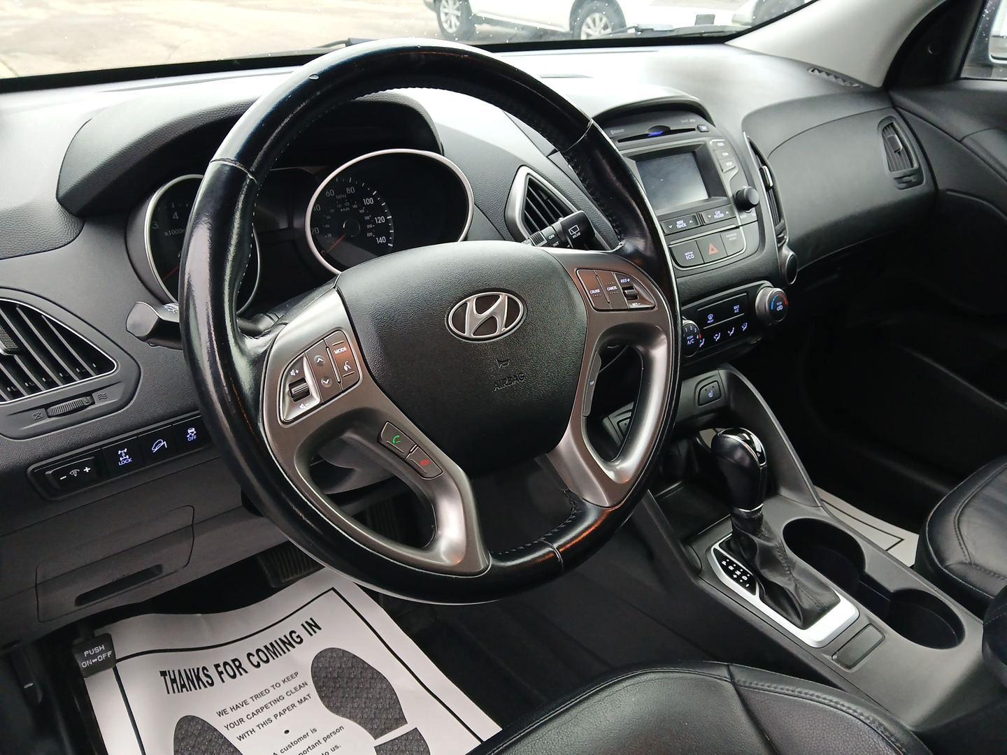 2014 Hyundai Tucson GLS AWD (KM8JUCAGXEU) with an 2.4L L4 DOHC 16V engine, 6-Speed Automatic transmission, located at 880 E. National Road, Vandalia, OH, 45377, (937) 908-9800, 39.891918, -84.183594 - Photo#8