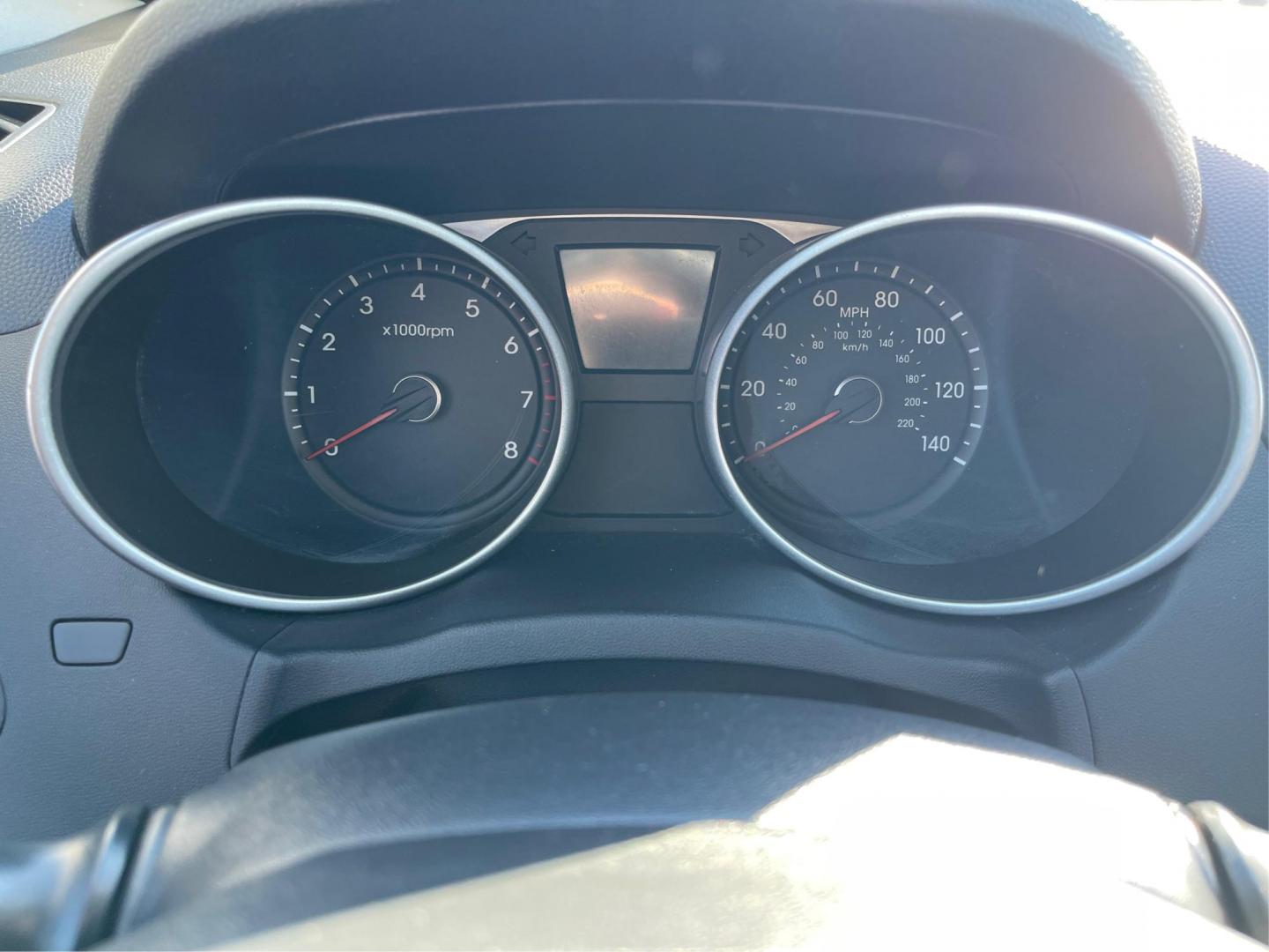 2014 Black Hyundai Tucson GL Auto AWD (KM8JTCAF0EU) with an 2.0L L4 DOHC 16V engine, 6-Speed Automatic transmission, located at 1230 East Main St, Xenia, OH, 45385, (937) 908-9800, 39.688026, -83.910172 - Photo#14