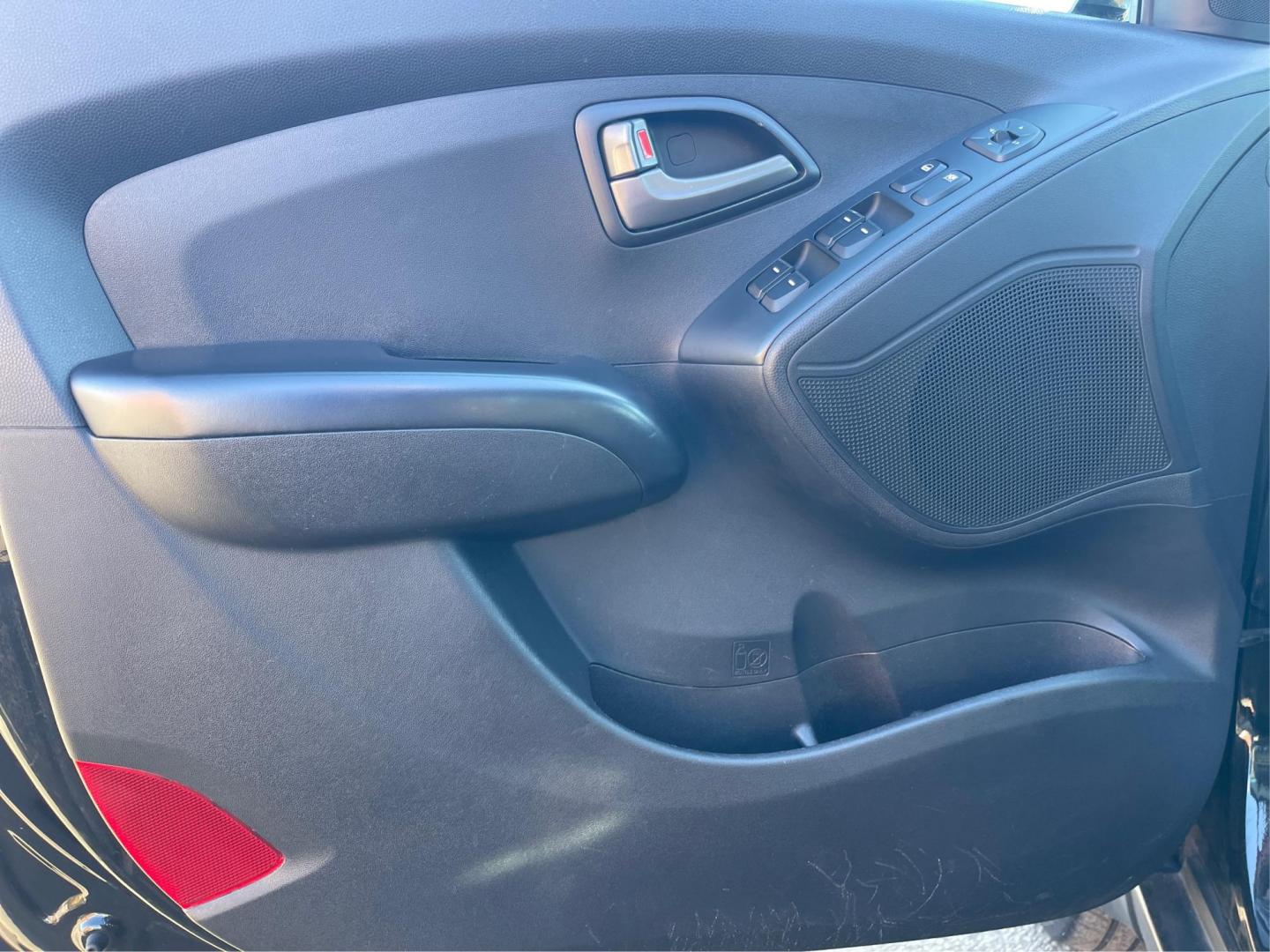 2014 Black Hyundai Tucson GL Auto AWD (KM8JTCAF0EU) with an 2.0L L4 DOHC 16V engine, 6-Speed Automatic transmission, located at 1230 East Main St, Xenia, OH, 45385, (937) 908-9800, 39.688026, -83.910172 - Photo#18