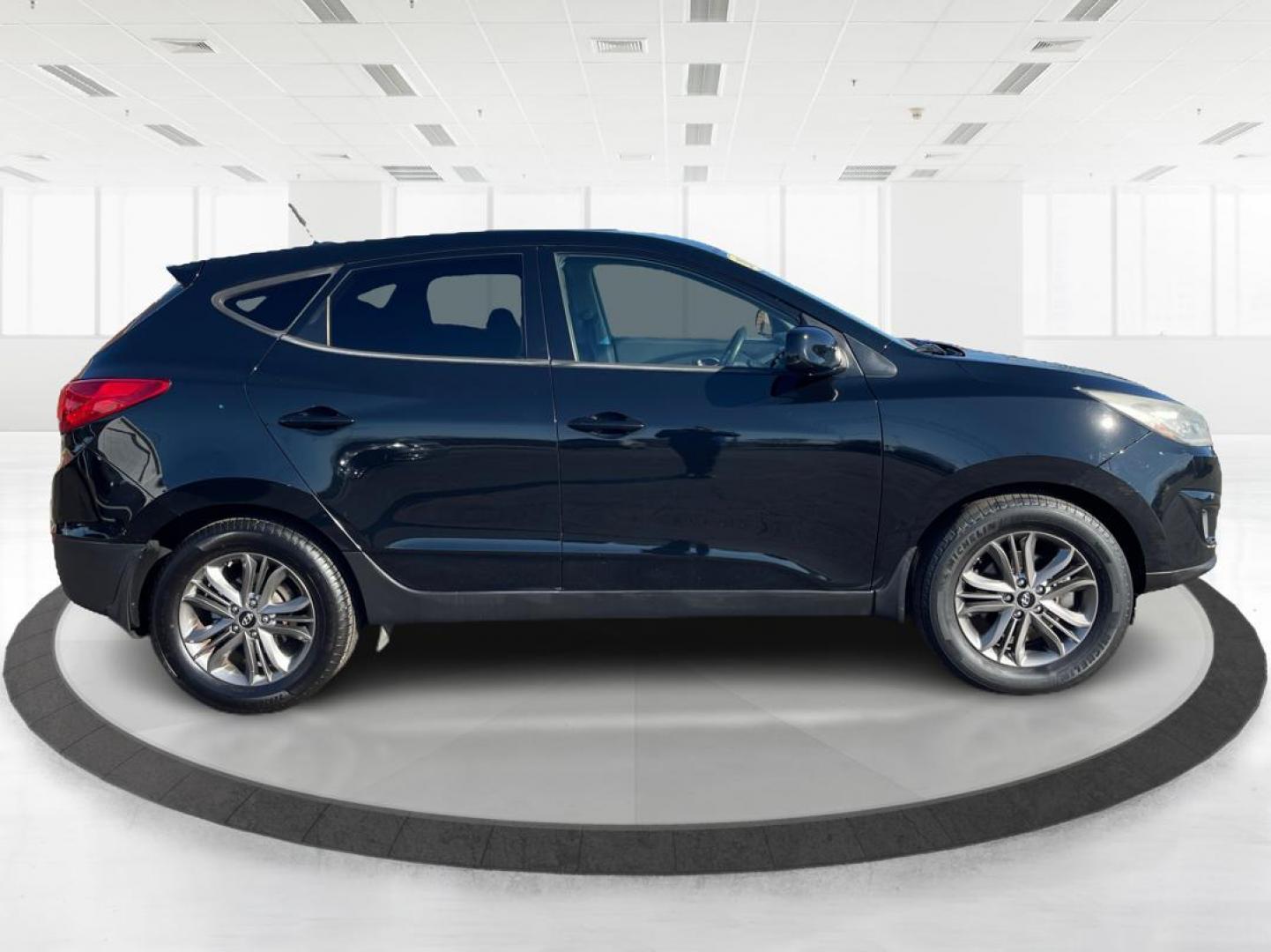 2014 Black Hyundai Tucson GL Auto AWD (KM8JTCAF0EU) with an 2.0L L4 DOHC 16V engine, 6-Speed Automatic transmission, located at 1230 East Main St, Xenia, OH, 45385, (937) 908-9800, 39.688026, -83.910172 - Photo#1