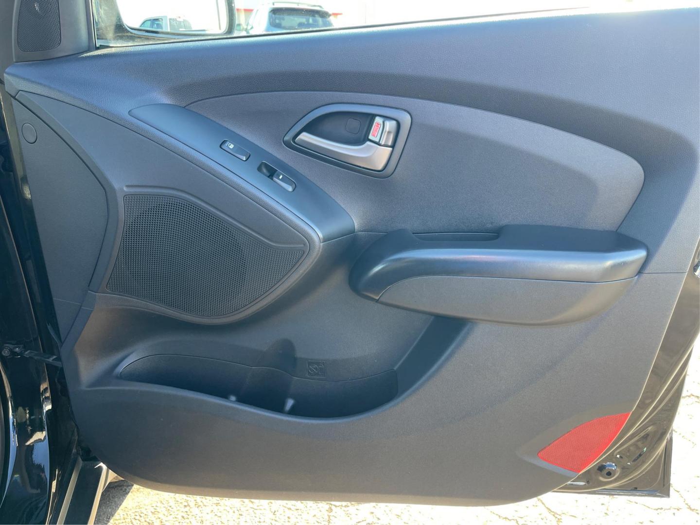 2014 Black Hyundai Tucson GL Auto AWD (KM8JTCAF0EU) with an 2.0L L4 DOHC 16V engine, 6-Speed Automatic transmission, located at 1230 East Main St, Xenia, OH, 45385, (937) 908-9800, 39.688026, -83.910172 - Photo#19