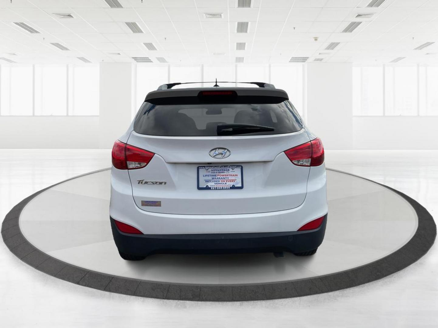 2014 Hyundai Tucson SE (KM8JU3AG0EU) with an Theta II 2.4L I-4 gasoline direct injection engine, located at 1230 East Main St, Xenia, OH, 45385, (937) 908-9800, 39.688026, -83.910172 - Photo#2