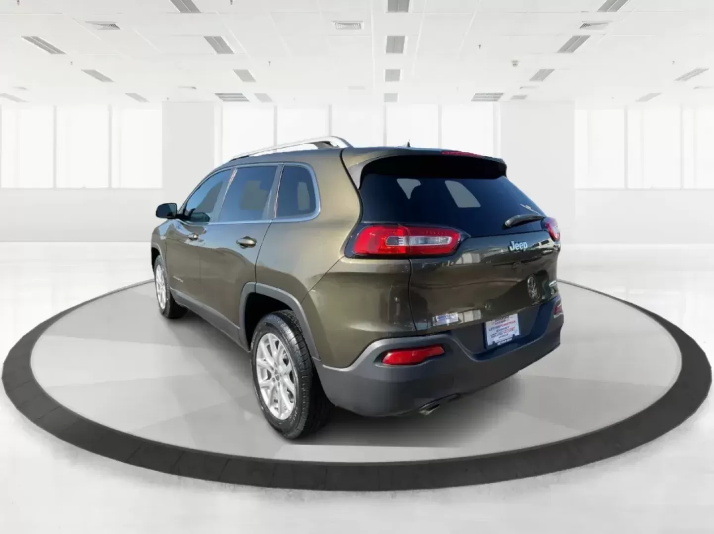 2014 Jeep Cherokee Latitude (1C4PJLCS8EW) with an MultiAir2 Tigershark 2.4L I-4 variable valve contr engine, located at 8750 N County Rd 25A, Piqua, OH, 45356, (937) 908-9800, 40.164391, -84.232513 - Photo#4