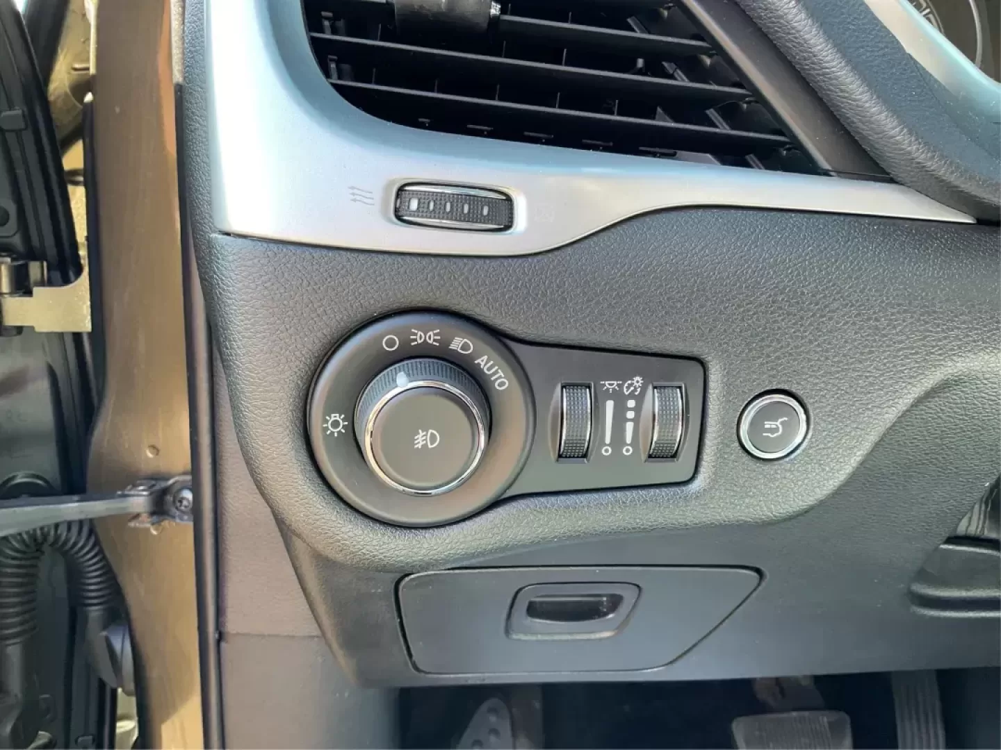 2014 Jeep Cherokee Latitude (1C4PJLCS8EW) with an MultiAir2 Tigershark 2.4L I-4 variable valve contr engine, located at 8750 N County Rd 25A, Piqua, OH, 45356, (937) 908-9800, 40.164391, -84.232513 - Photo#16