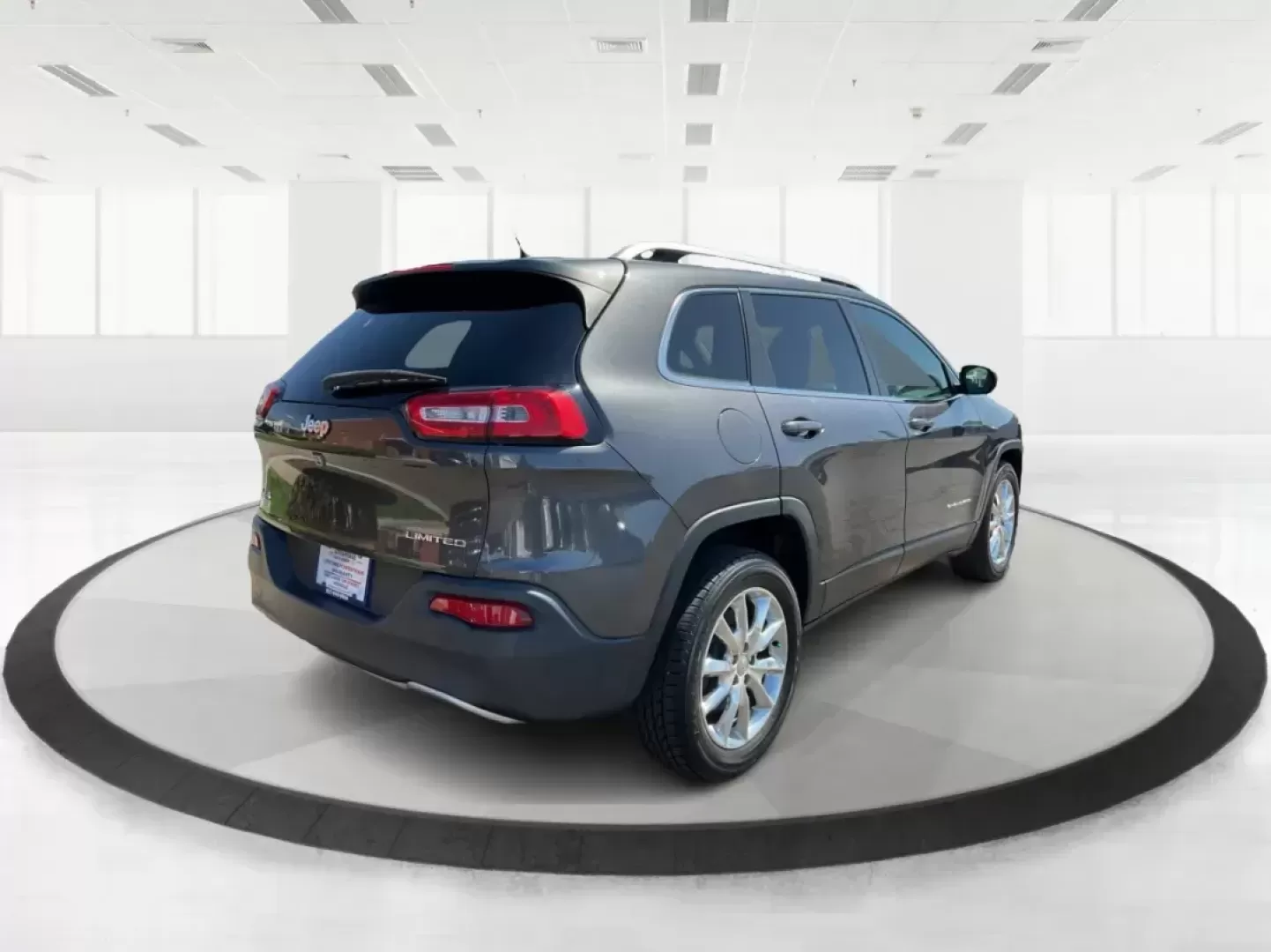 2014 Jeep Cherokee Limited 4WD (1C4PJMDBXEW) with an 2.4L L4 DOHC 16V engine, 9-Speed Automatic transmission, located at 880 E. National Road, Vandalia, OH, 45377, (937) 908-9800, 39.891918, -84.183594 - Photo#2
