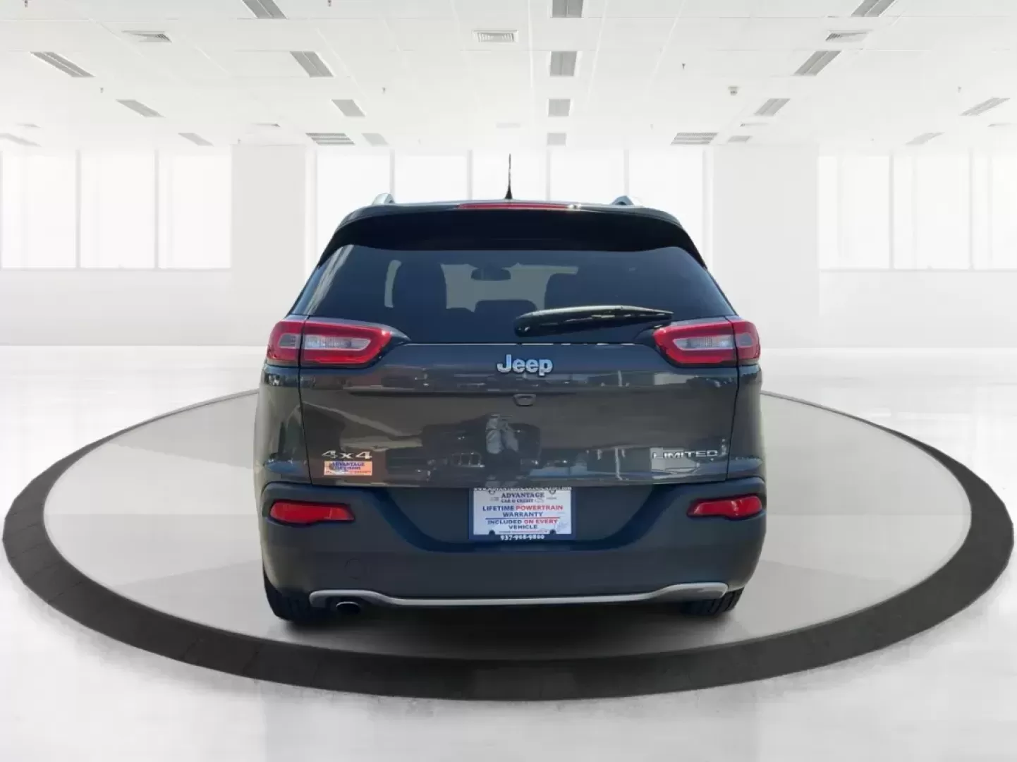 2014 Jeep Cherokee Limited 4WD (1C4PJMDBXEW) with an 2.4L L4 DOHC 16V engine, 9-Speed Automatic transmission, located at 880 E. National Road, Vandalia, OH, 45377, (937) 908-9800, 39.891918, -84.183594 - Photo#3