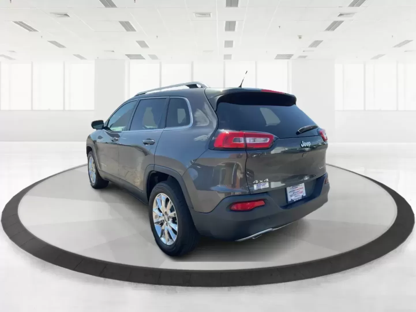 2014 Jeep Cherokee Limited 4WD (1C4PJMDBXEW) with an 2.4L L4 DOHC 16V engine, 9-Speed Automatic transmission, located at 880 E. National Road, Vandalia, OH, 45377, (937) 908-9800, 39.891918, -84.183594 - Photo#4