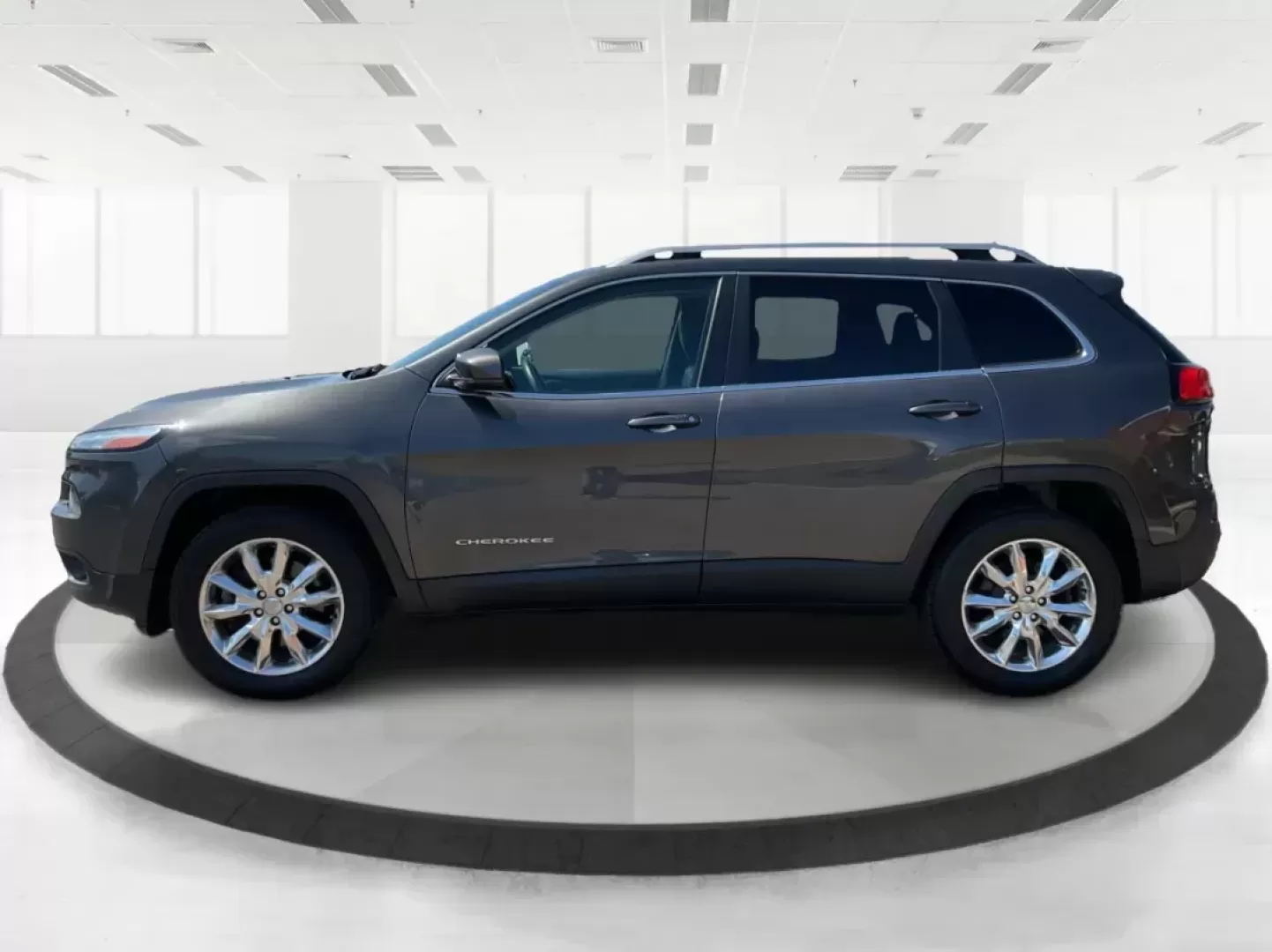 2014 Jeep Cherokee Limited 4WD (1C4PJMDBXEW) with an 2.4L L4 DOHC 16V engine, 9-Speed Automatic transmission, located at 880 E. National Road, Vandalia, OH, 45377, (937) 908-9800, 39.891918, -84.183594 - Photo#5