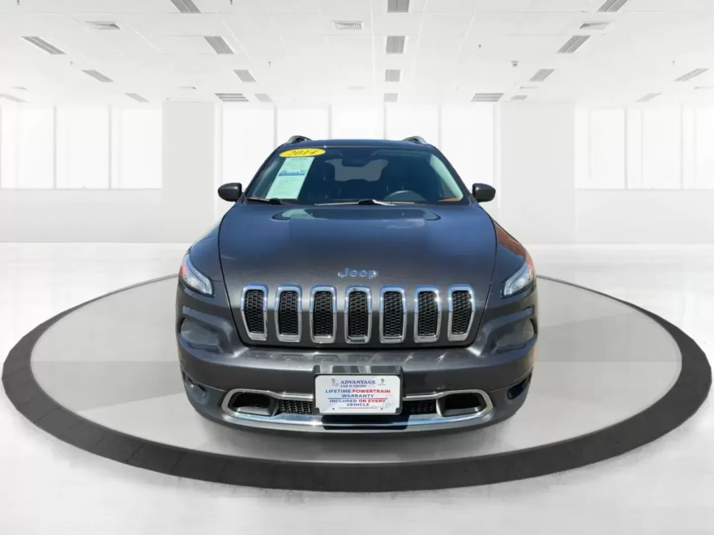 2014 Jeep Cherokee Limited 4WD (1C4PJMDBXEW) with an 2.4L L4 DOHC 16V engine, 9-Speed Automatic transmission, located at 880 E. National Road, Vandalia, OH, 45377, (937) 908-9800, 39.891918, -84.183594 - Photo#6