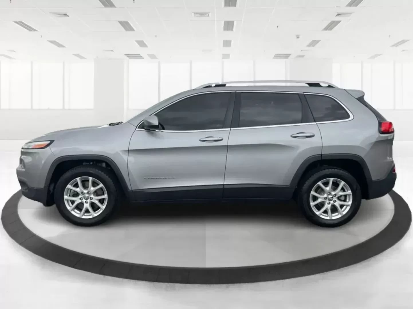 2014 Jeep Cherokee Latitude (1C4PJLCB4EW) with an Other engine, located at 1951 S Dayton Lakeview Rd., New Carlisle, OH, 45344, (937) 908-9800, 39.890999, -84.050255 - Photo#3