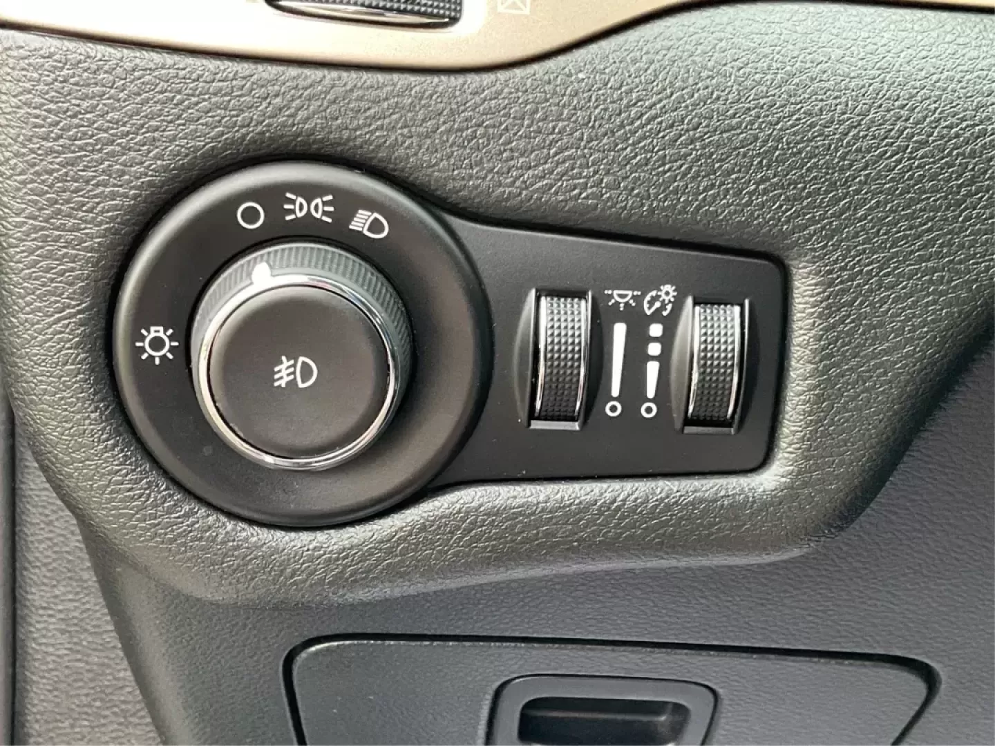 2014 Jeep Cherokee Latitude (1C4PJLCB4EW) with an Other engine, located at 1951 S Dayton Lakeview Rd., New Carlisle, OH, 45344, (937) 908-9800, 39.890999, -84.050255 - Photo#15