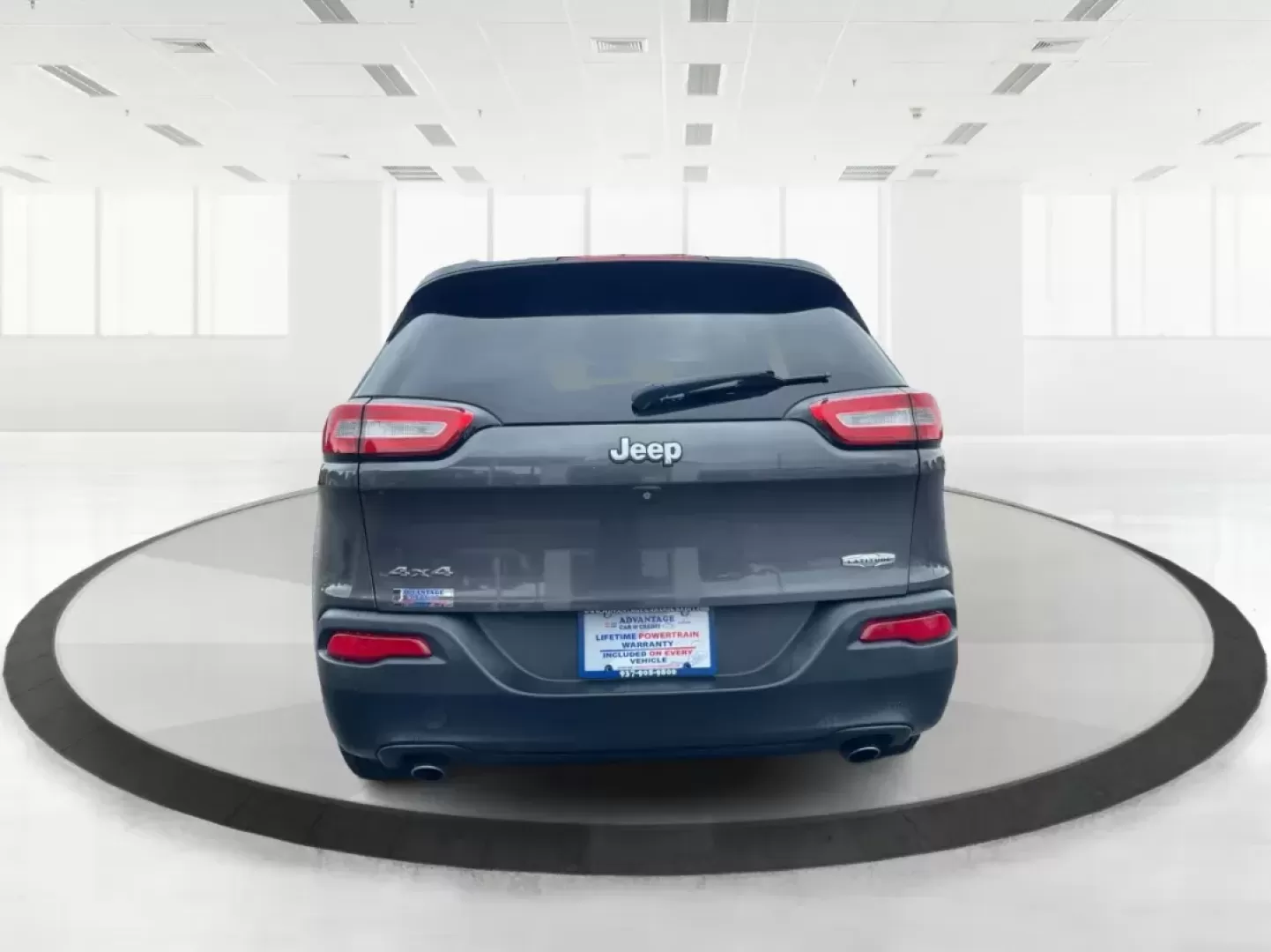 2014 Jeep Cherokee Latitude (1C4PJMCS3EW) with an Other engine, located at 1230 East Main St, Xenia, OH, 45385, (937) 908-9800, 39.688026, -83.910172 - Photo#3