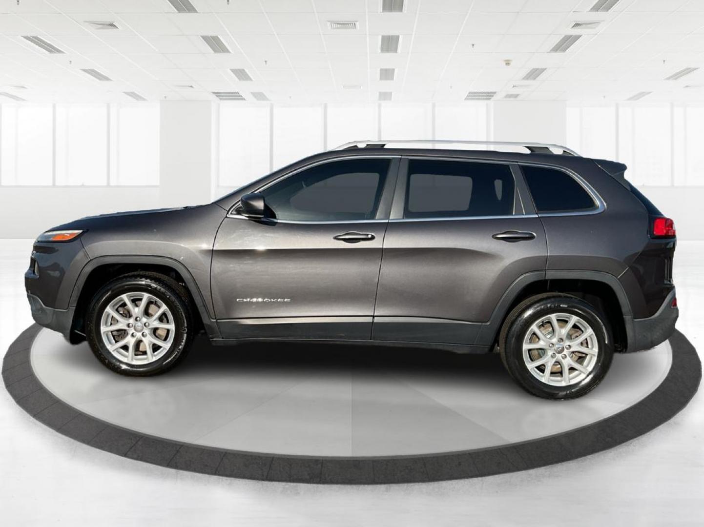 2014 Jeep Cherokee Latitude (1C4PJLCS0EW) with an MultiAir2 Tigershark 2.4L I-4 variable valve contr engine, located at 8750 N County Rd 25A, Piqua, OH, 45356, (937) 908-9800, 40.164391, -84.232513 - Photo#5