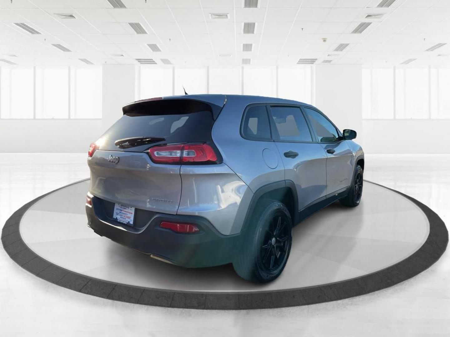 2014 Jeep Cherokee Sport (1C4PJLAB6EW) with an MultiAir2 Tigershark 2.4L I-4 variable valve contr engine, located at 880 E. National Road, Vandalia, OH, 45377, (937) 908-9800, 39.891918, -84.183594 - Photo#2