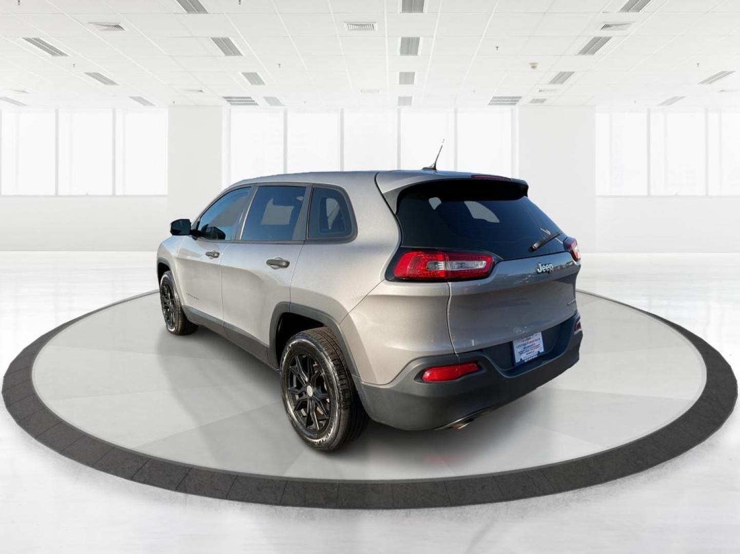 2014 Jeep Cherokee Sport (1C4PJLAB6EW) with an MultiAir2 Tigershark 2.4L I-4 variable valve contr engine, located at 880 E. National Road, Vandalia, OH, 45377, (937) 908-9800, 39.891918, -84.183594 - Photo#4