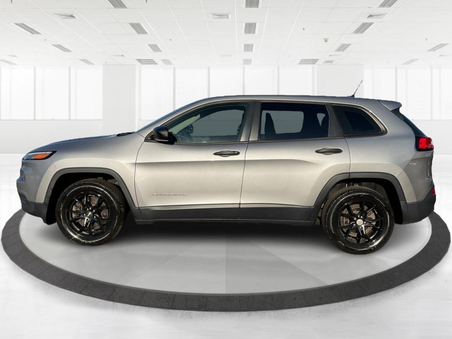 2014 Jeep Cherokee Sport (1C4PJLAB6EW) with an MultiAir2 Tigershark 2.4L I-4 variable valve contr engine, located at 880 E. National Road, Vandalia, OH, 45377, (937) 908-9800, 39.891918, -84.183594 - Photo#5