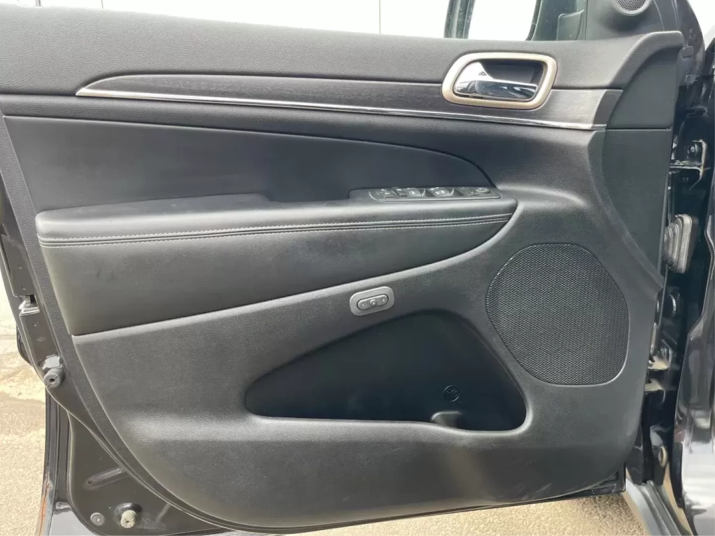 2014 Jeep Grand Cherokee Limited (1C4RJFBG9EC) with an Other engine, located at 401 Woodman Dr, Riverside, OH, 45431, (937) 908-9800, 39.760899, -84.123421 - Photo#18