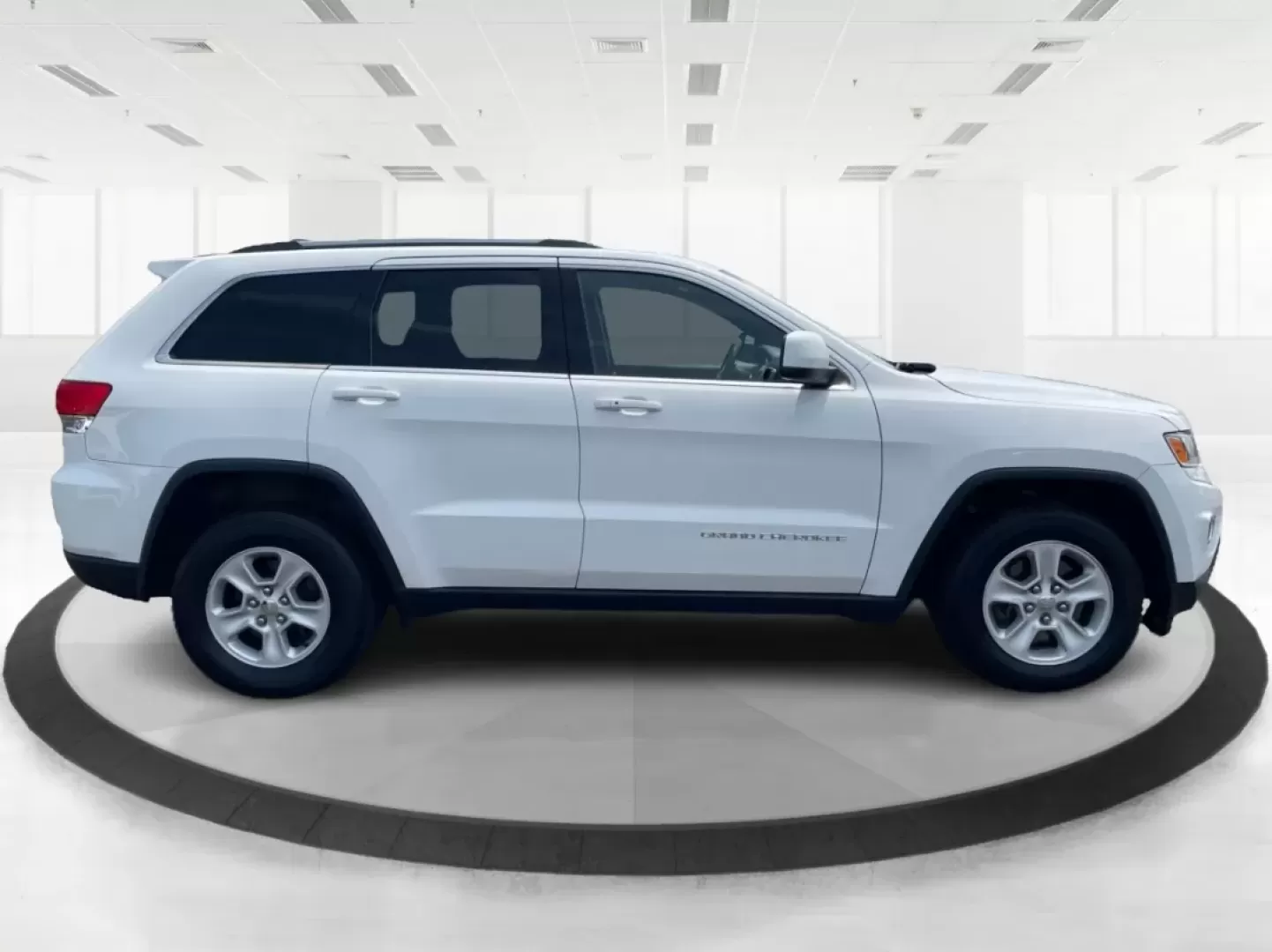 2014 Jeep Grand Cherokee Laredo (1C4RJFAGXEC) with an 3.6L V-6 DOHC engine, located at 1184 Kauffman Ave, Fairborn, OH, 45324, (937) 908-9800, 39.807072, -84.030914 - Photo#1