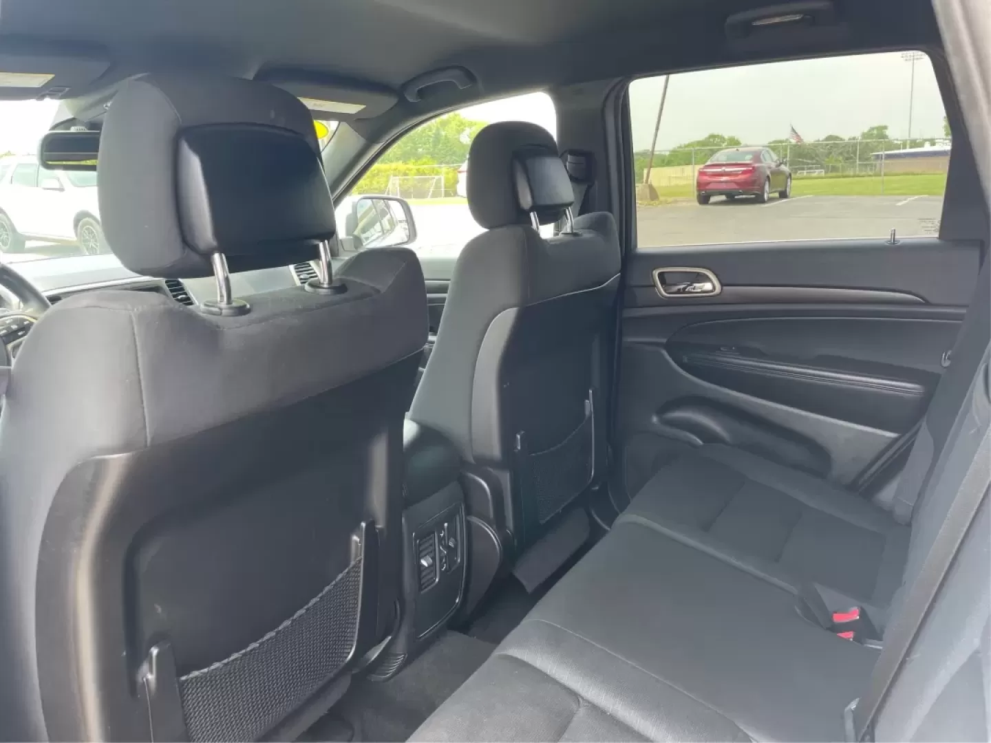 2014 Jeep Grand Cherokee Laredo (1C4RJFAGXEC) with an 3.6L V-6 DOHC engine, located at 1184 Kauffman Ave, Fairborn, OH, 45324, (937) 908-9800, 39.807072, -84.030914 - Photo#10
