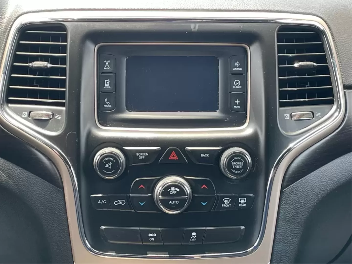 2014 Jeep Grand Cherokee Laredo (1C4RJFAGXEC) with an 3.6L V-6 DOHC engine, located at 1184 Kauffman Ave, Fairborn, OH, 45324, (937) 908-9800, 39.807072, -84.030914 - Photo#13