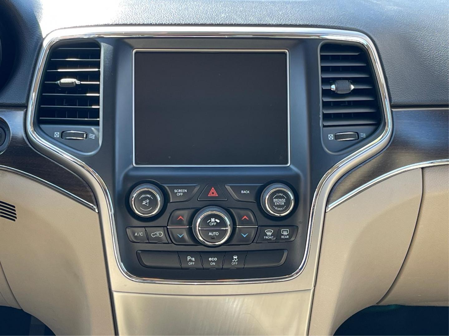 2014 Jeep Grand Cherokee Limited (1C4RJFBG5EC) with an 3.6L V-6 DOHC engine, located at 880 E. National Road, Vandalia, OH, 45377, (937) 908-9800, 39.891918, -84.183594 - Photo#12