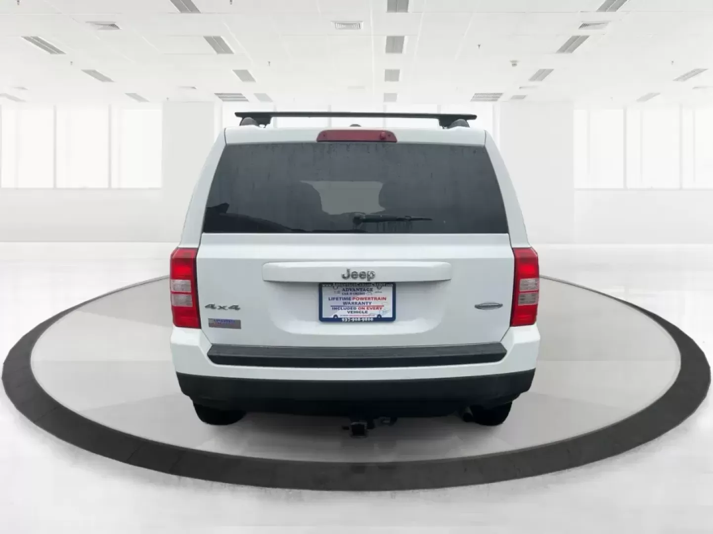 2014 Jeep Patriot Latitude (1C4NJRFB4ED) with an 2.4L I-4 DOHC engine, located at 1230 East Main St, Xenia, OH, 45385, (937) 908-9800, 39.688026, -83.910172 - Photo#2