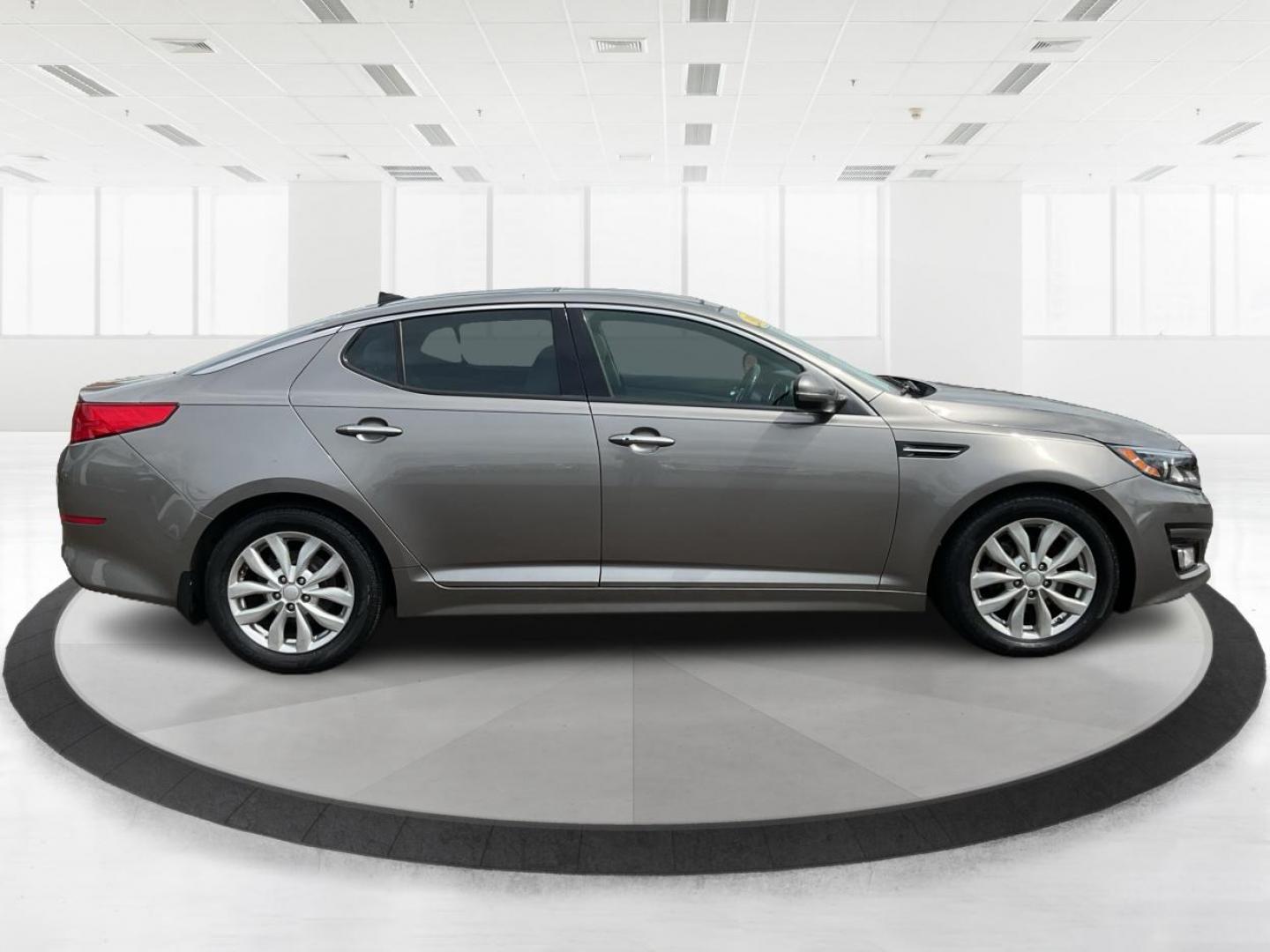 2014 Kia Optima EX (5XXGN4A76EG) with an Theta II 2.4L I-4 gasoline direct injection engine, located at 1184 Kauffman Ave, Fairborn, OH, 45324, (937) 908-9800, 39.807072, -84.030914 - Photo#1