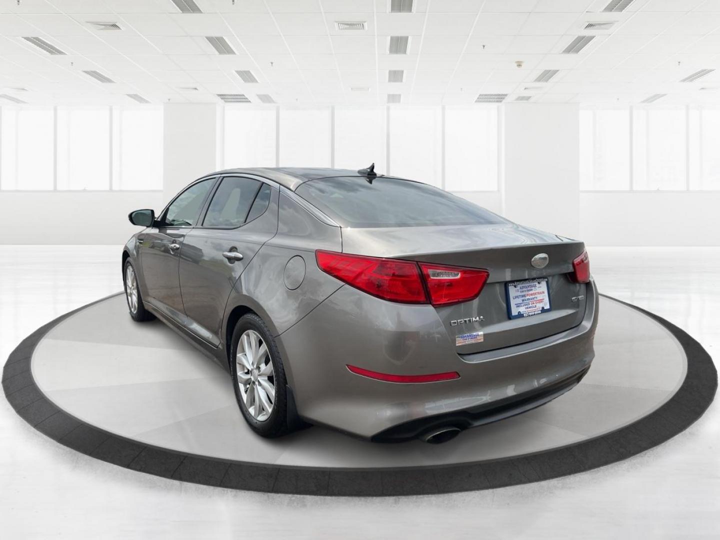 2014 Kia Optima EX (5XXGN4A76EG) with an Theta II 2.4L I-4 gasoline direct injection engine, located at 1184 Kauffman Ave, Fairborn, OH, 45324, (937) 908-9800, 39.807072, -84.030914 - Photo#4
