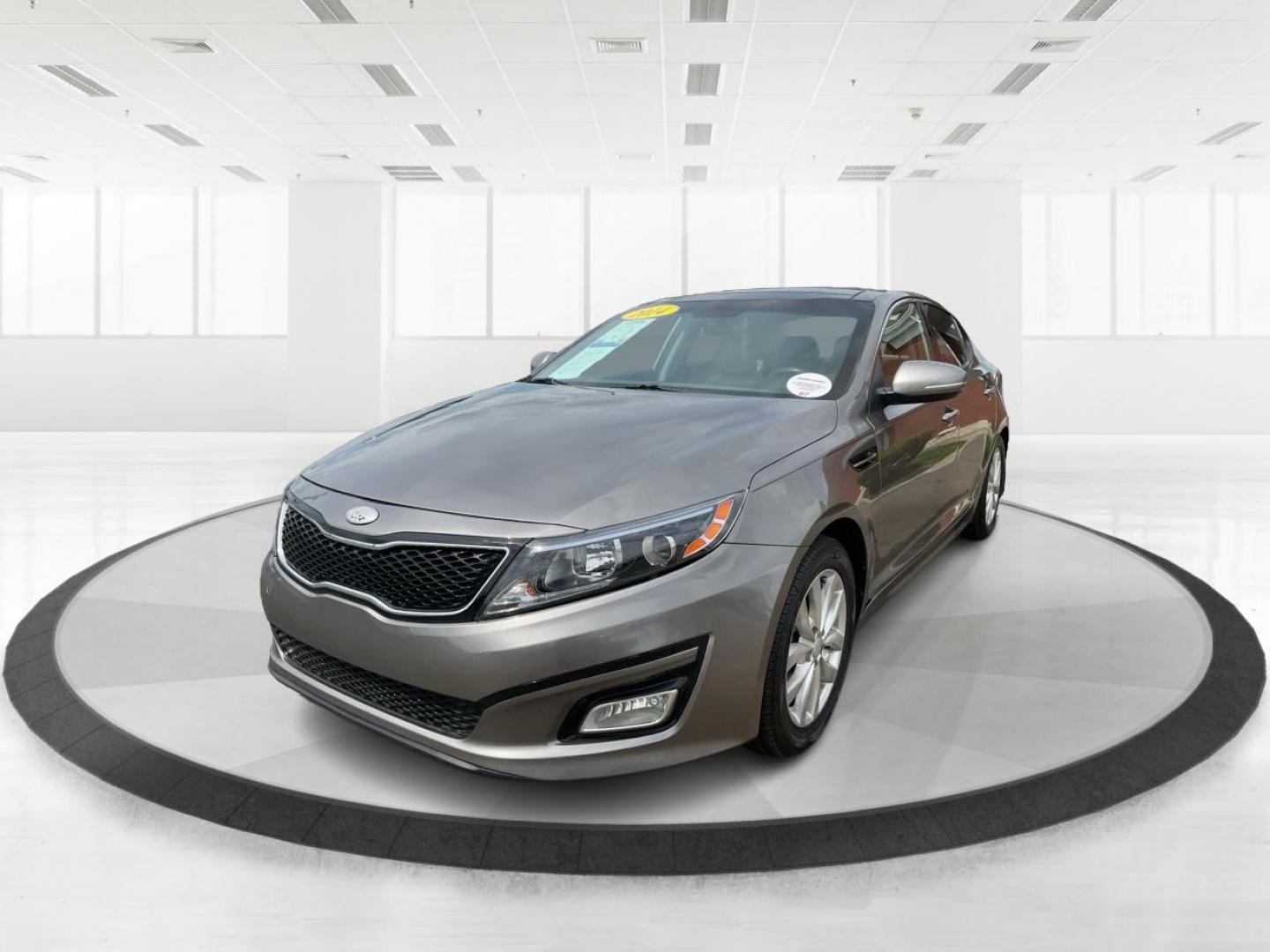 2014 Kia Optima EX (5XXGN4A76EG) with an Theta II 2.4L I-4 gasoline direct injection engine, located at 1184 Kauffman Ave, Fairborn, OH, 45324, (937) 908-9800, 39.807072, -84.030914 - Photo#7