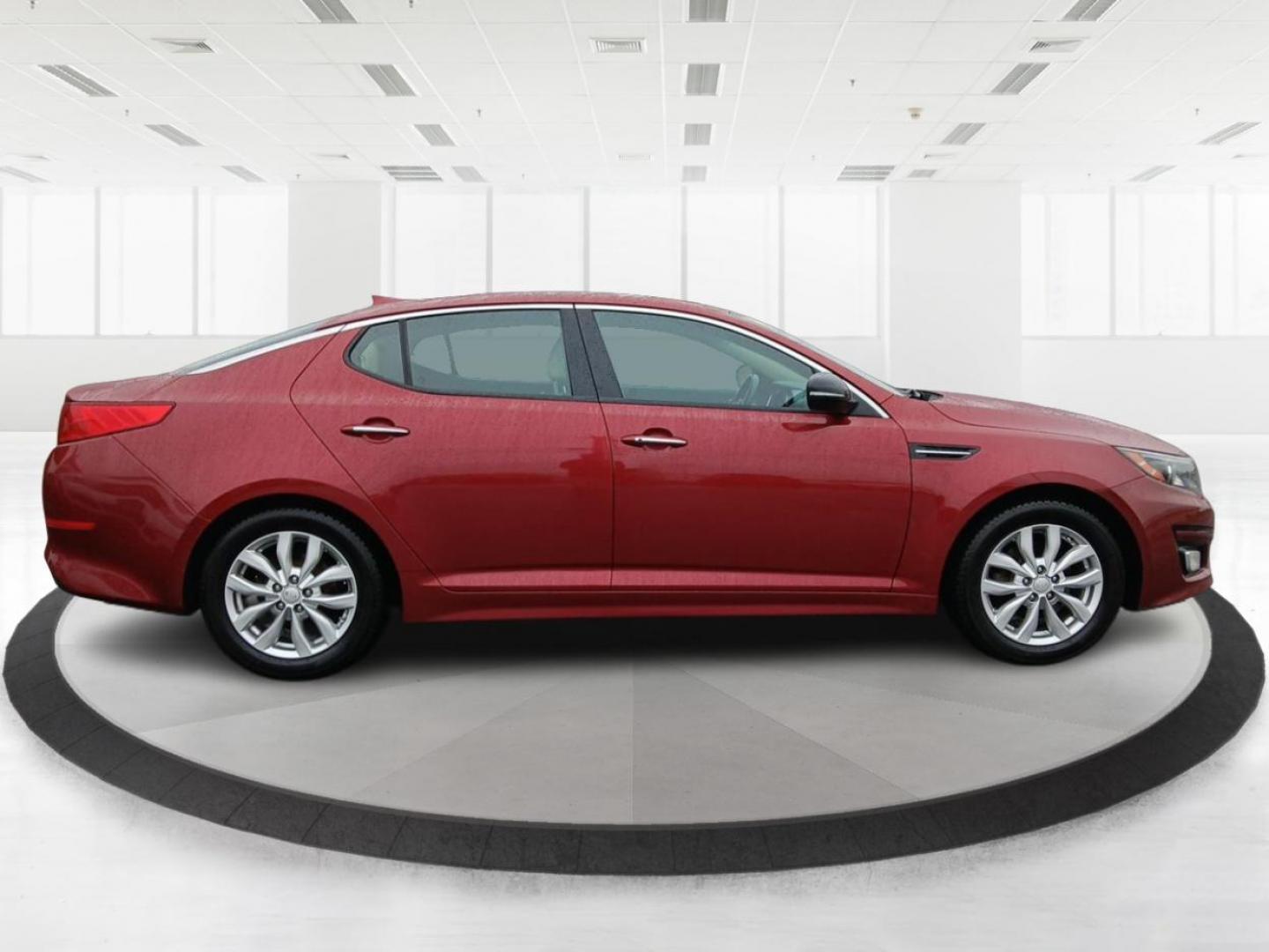 2014 Kia Optima EX (5XXGN4A76EG) with an 2.4L L4 DOHC 16V engine, 6-Speed Automatic transmission, located at 1230 East Main St, Xenia, OH, 45385, (937) 908-9800, 39.688026, -83.910172 - Photo#1