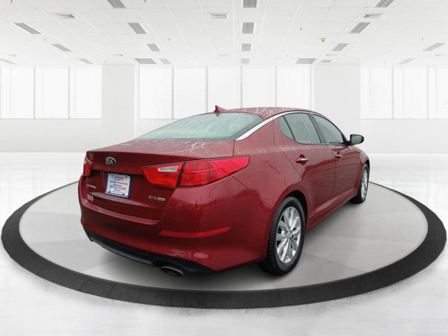 2014 Kia Optima EX (5XXGN4A76EG) with an 2.4L L4 DOHC 16V engine, 6-Speed Automatic transmission, located at 1230 East Main St, Xenia, OH, 45385, (937) 908-9800, 39.688026, -83.910172 - Photo#2