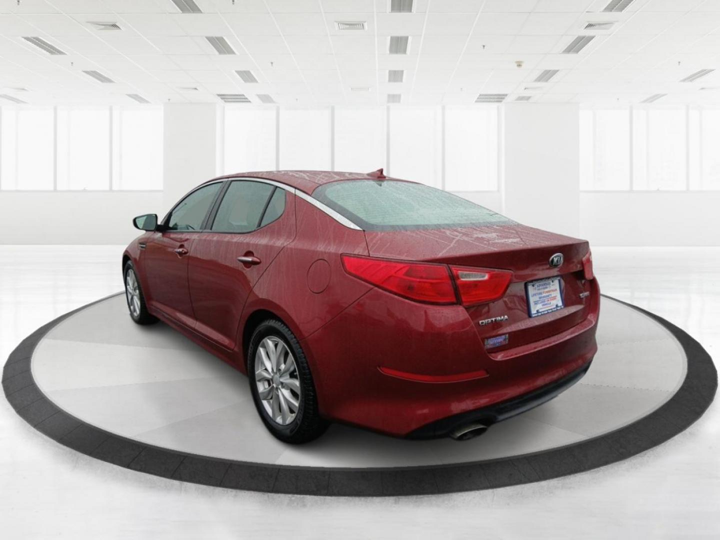 2014 Kia Optima EX (5XXGN4A76EG) with an 2.4L L4 DOHC 16V engine, 6-Speed Automatic transmission, located at 1230 East Main St, Xenia, OH, 45385, (937) 908-9800, 39.688026, -83.910172 - Photo#4
