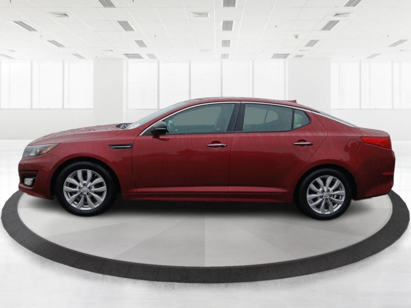 2014 Kia Optima EX (5XXGN4A76EG) with an 2.4L L4 DOHC 16V engine, 6-Speed Automatic transmission, located at 1230 East Main St, Xenia, OH, 45385, (937) 908-9800, 39.688026, -83.910172 - Photo#5