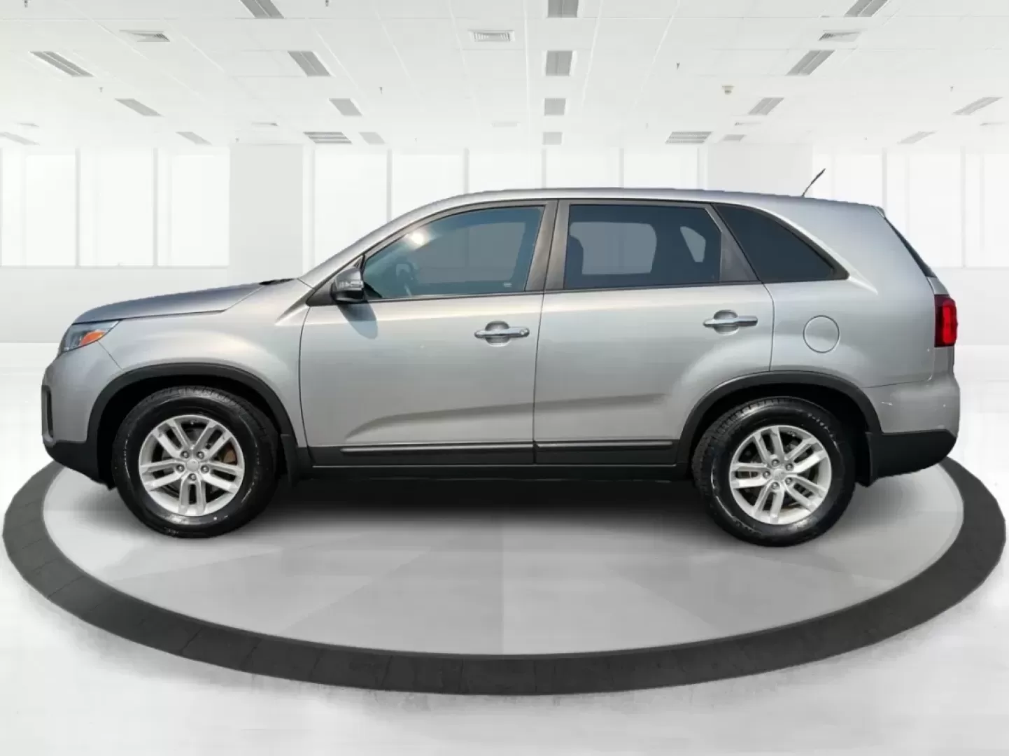 2014 Kia Sorento LX (5XYKT3A66EG) with an 2.4L I-4 gasoline direct injection engine, located at 1951 S Dayton Lakeview Rd., New Carlisle, OH, 45344, (937) 908-9800, 39.890999, -84.050255 - Photo#5