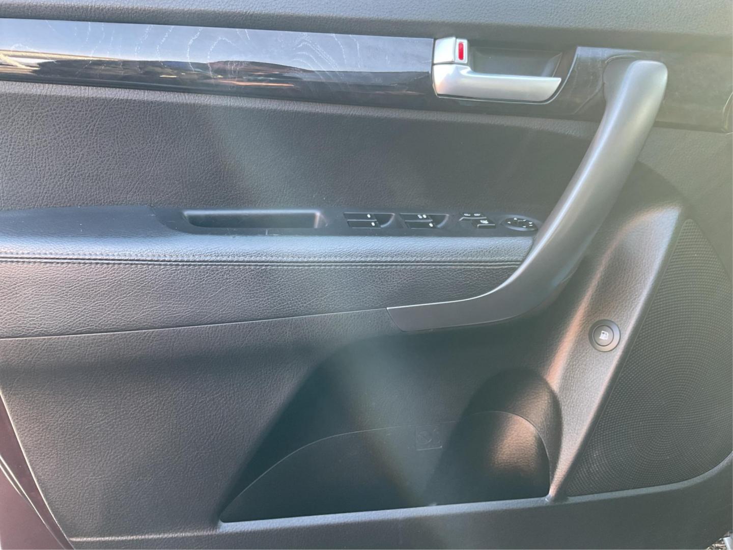 2014 Kia Sorento LX 2WD (5XYKT3A63EG) with an 2.4L L4 DOHC 16V engine, 6-Speed Automatic transmission, located at 1951 S Dayton Lakeview Rd., New Carlisle, OH, 45344, (937) 908-9800, 39.890999, -84.050255 - Photo#16