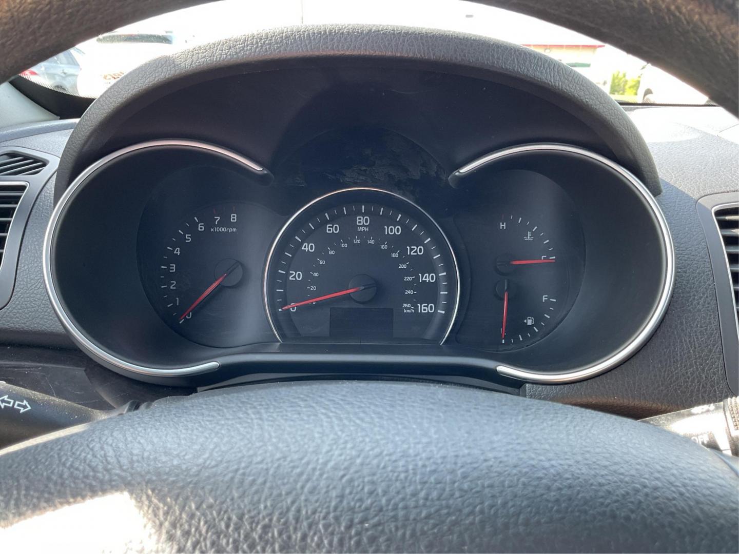2014 Kia Sorento LX (5XYKT3A69EG) with an 2.4L I-4 gasoline direct injection engine, located at 1951 S Dayton Lakeview Rd., New Carlisle, OH, 45344, (937) 908-9800, 39.890999, -84.050255 - Photo#14